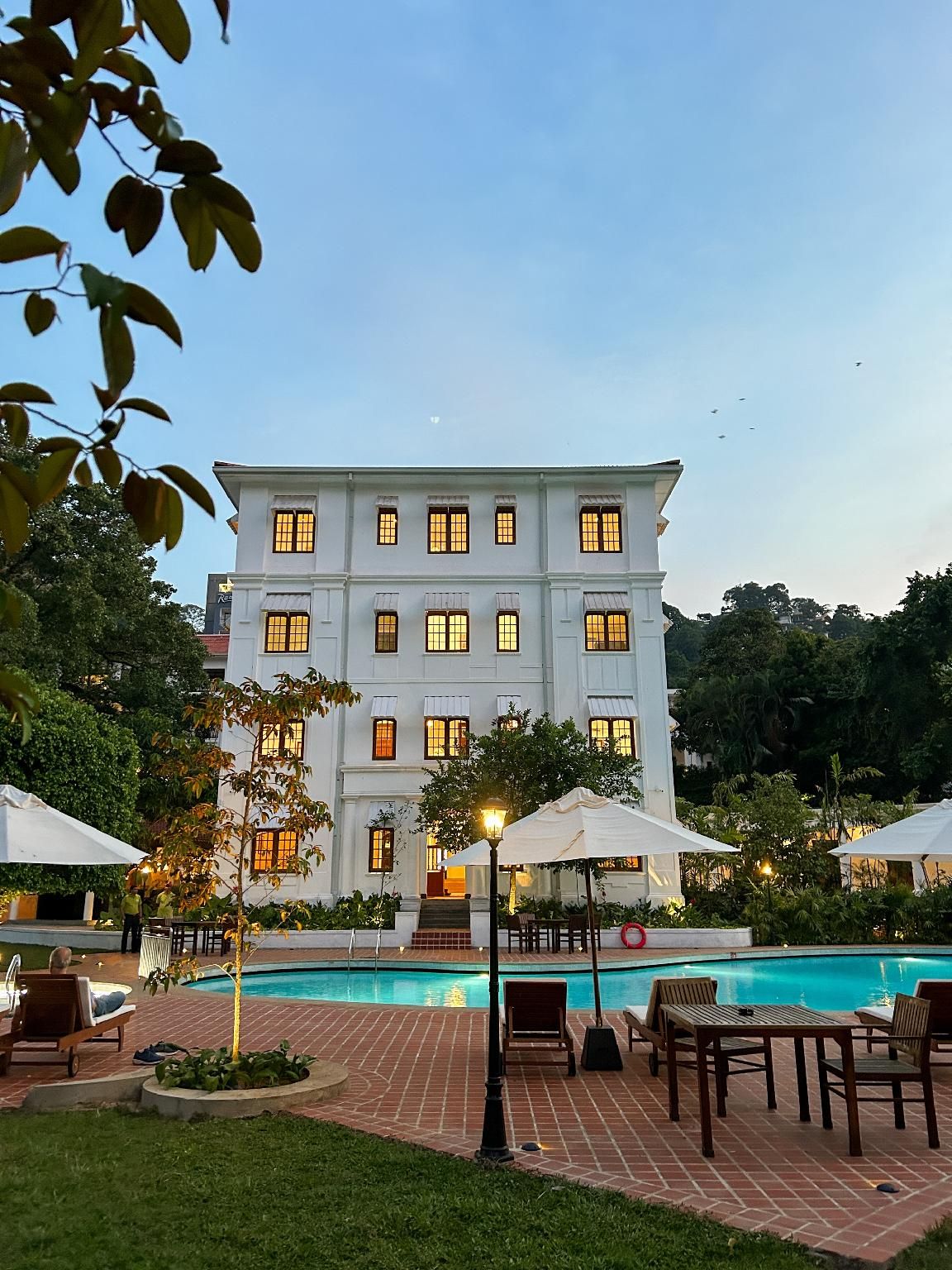 swimming pool [outdoor]