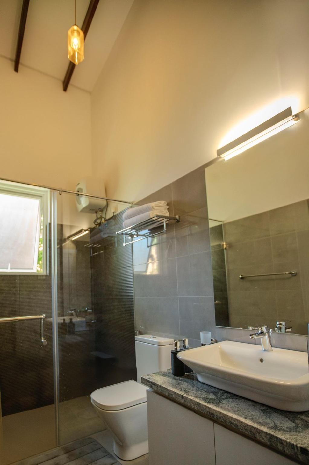 Lake Villas Premium Kandy Standard Villa 3