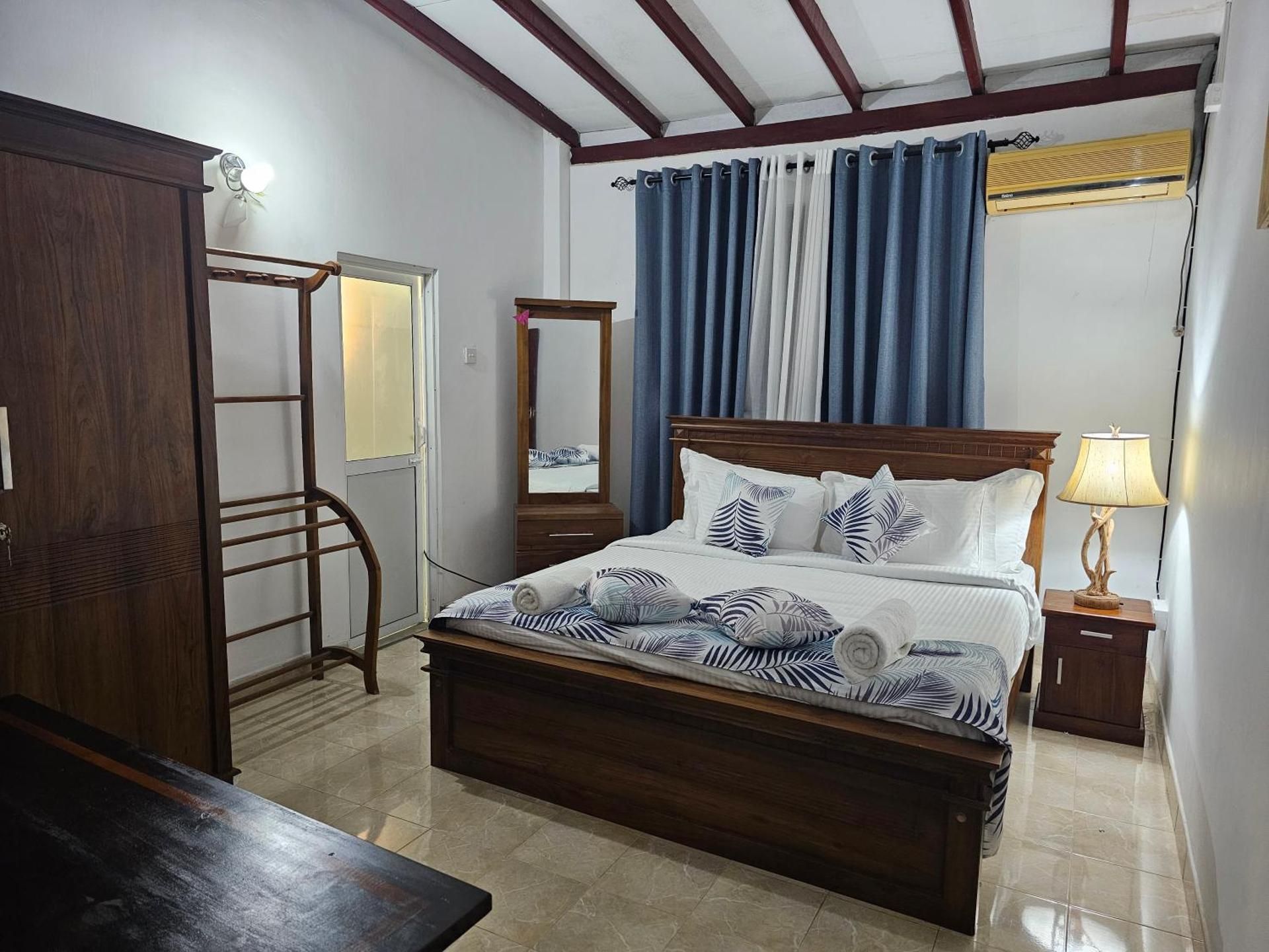 Deluxe Room (2 Adults + 1 Child)