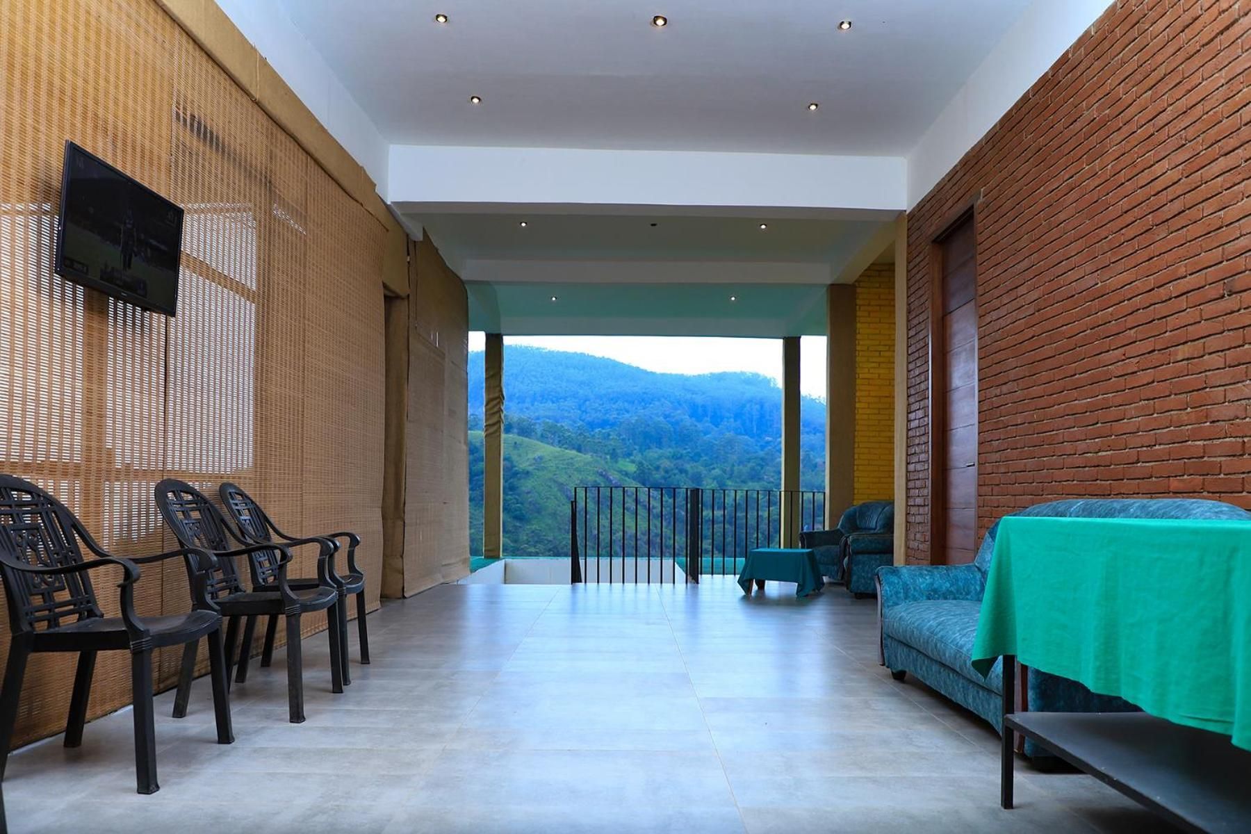 shared lounge/tv area