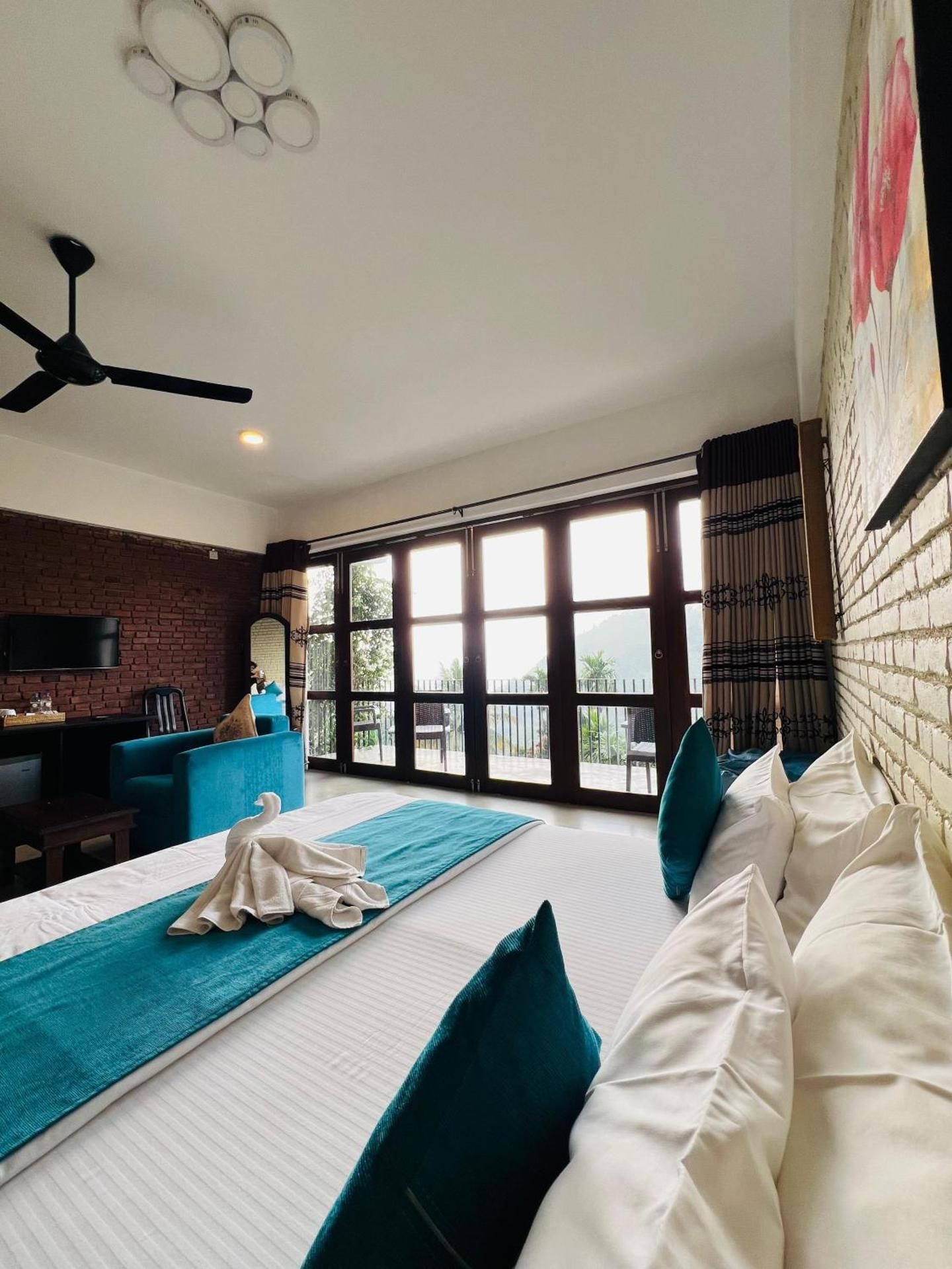 Hillcrest Ella Hotel Deluxe Double Room