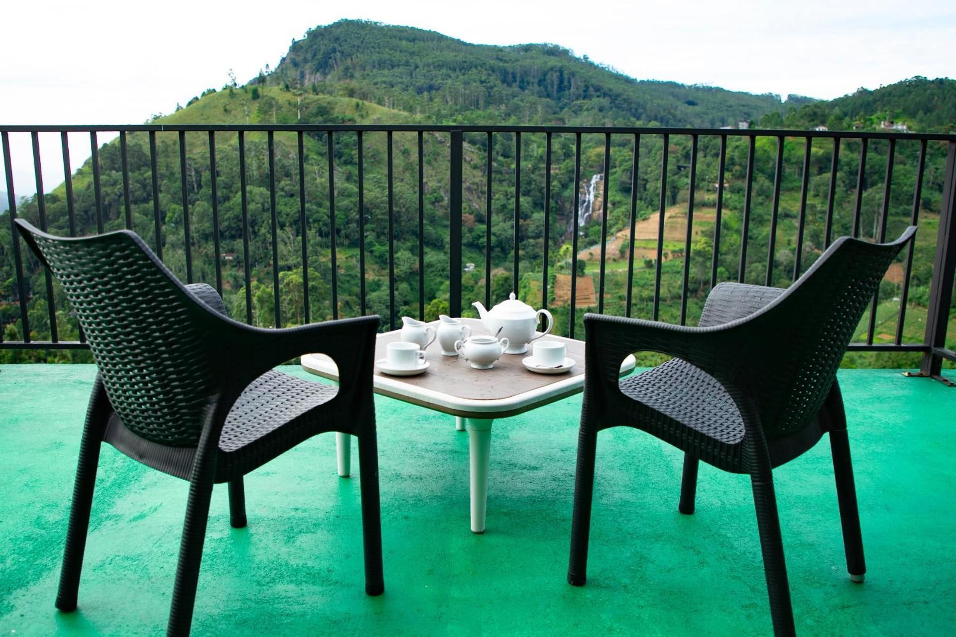 Hillcrest Ella Hotel Family Room - Disability Access 2