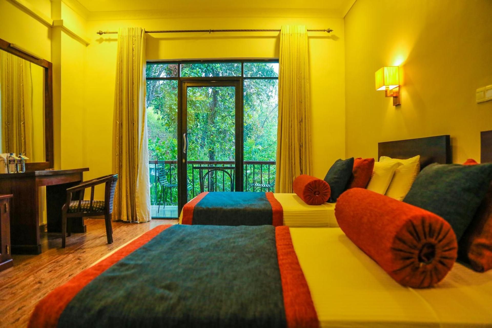 Oak Ray Ella Gap Hotel Deluxe Triple Room