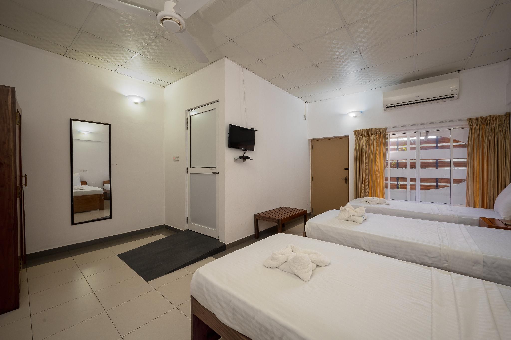 Hotel Oviya Comfort Triple Room