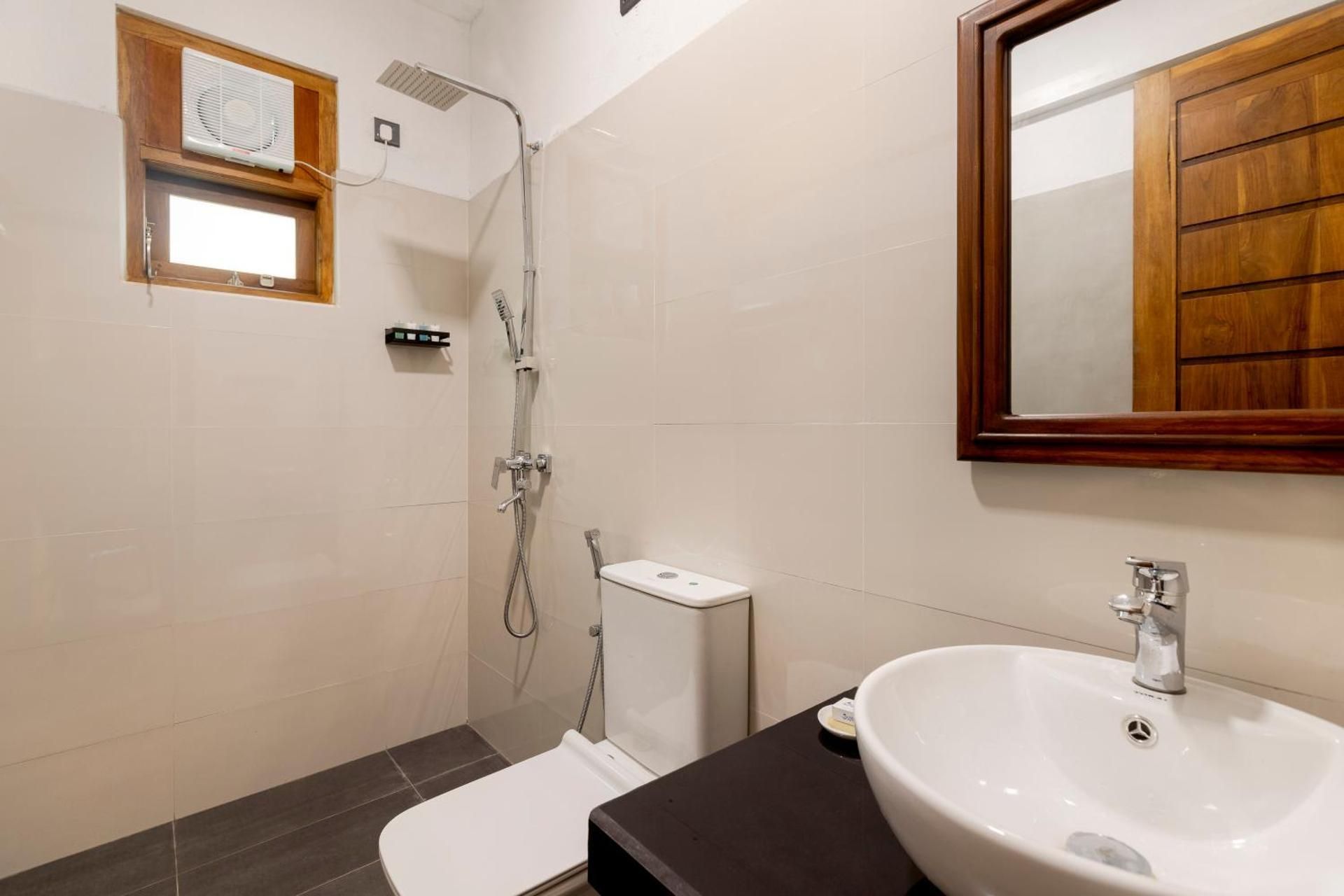 Coastal Villa Mirissa Deluxe Twin Room 3