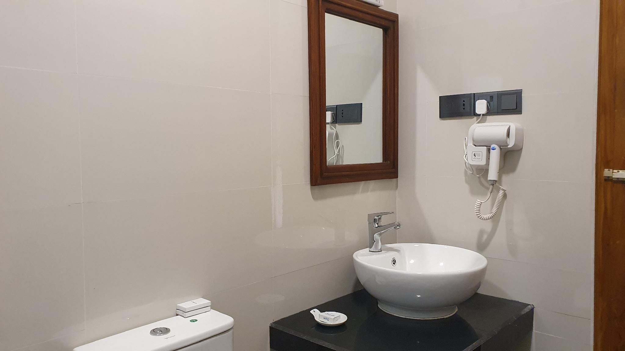 Coastal Villa Mirissa Deluxe King Room 3