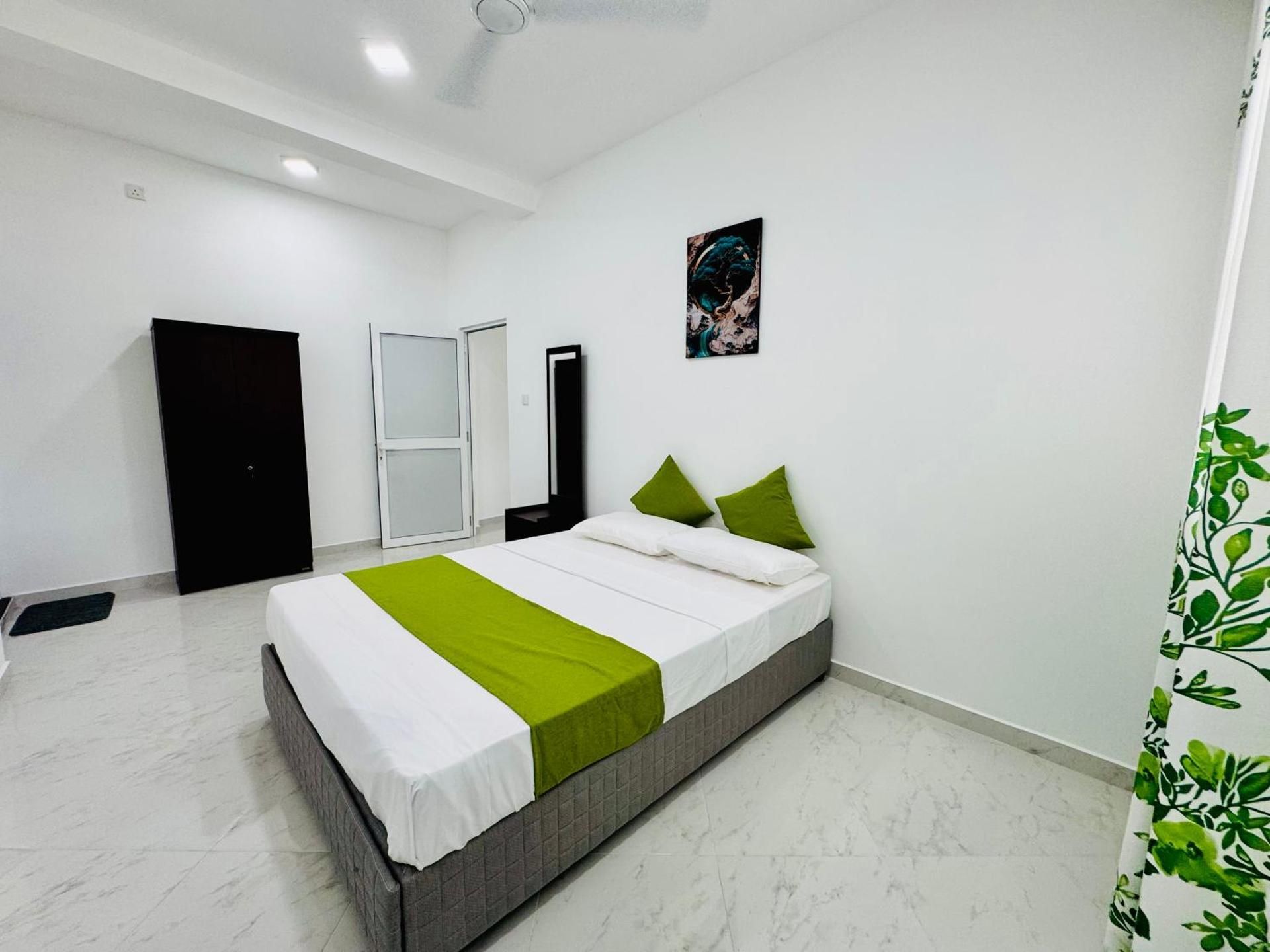 Deluxe One-Bedroom Apartment