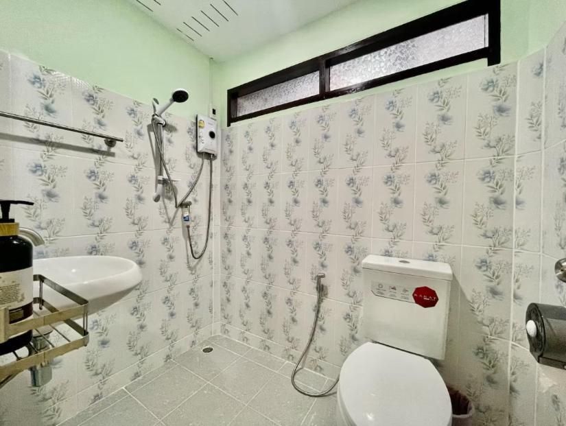 Lamduan house whole House - 3BR - Experience temple and canal life Queen Room 3