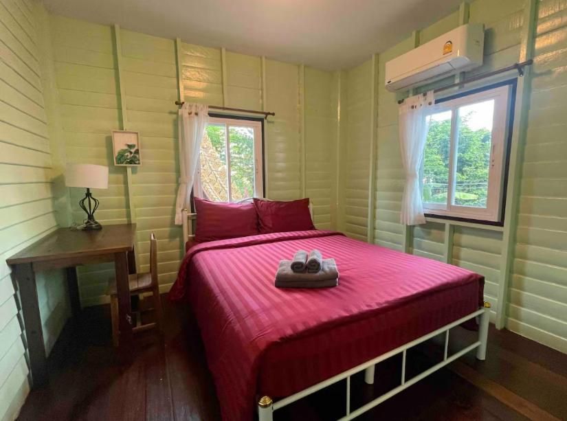 Lamduan house whole House - 3BR - Experience temple and canal life Queen Room