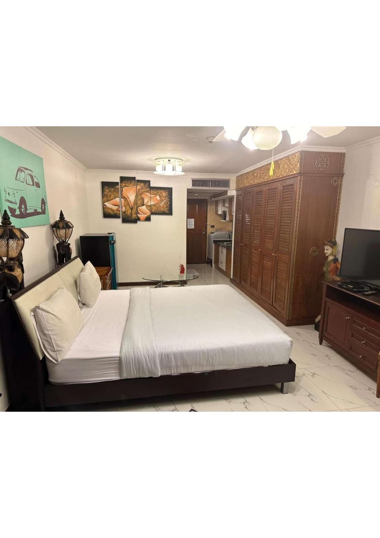 Studio Apartment with One Double Bed