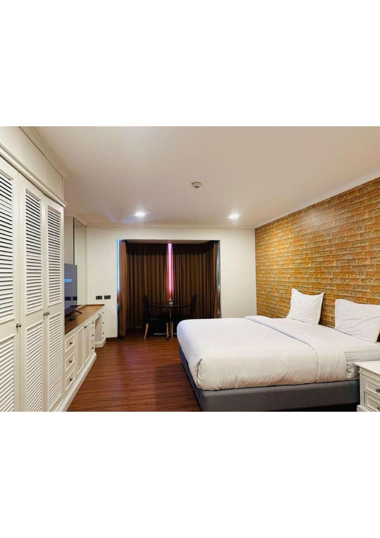 Deluxe Studio