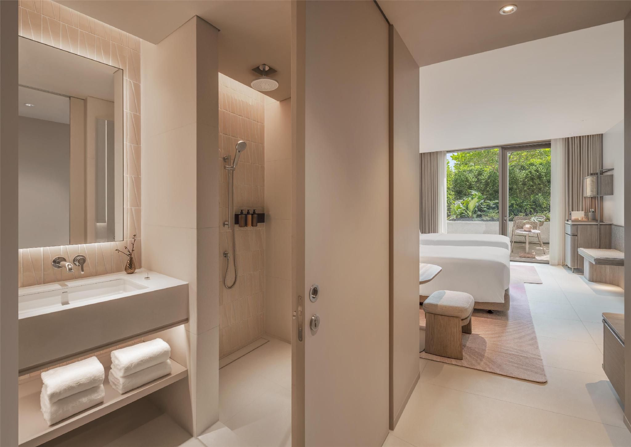 Twin Courtyard Room