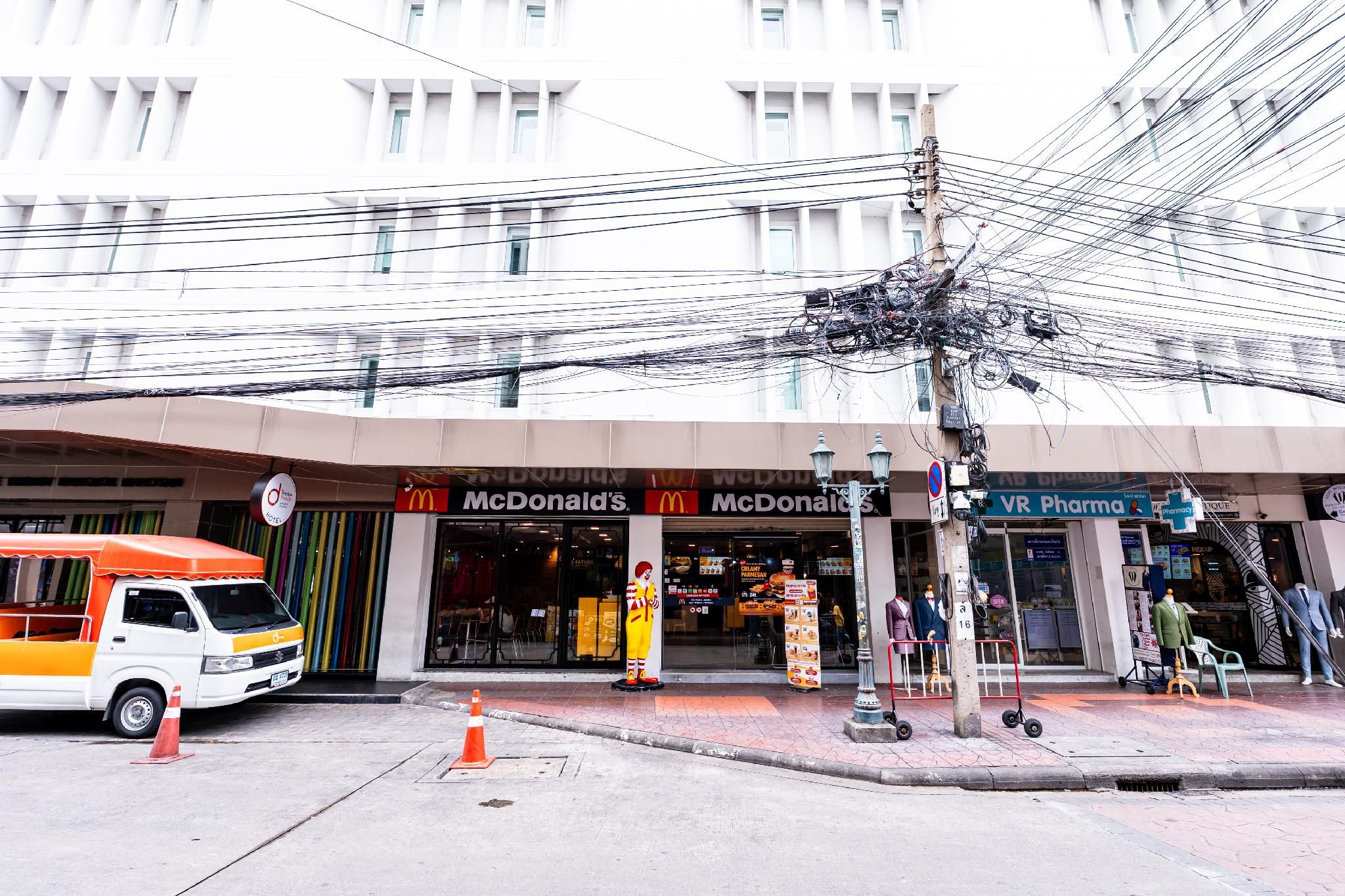 The Hidden Khaosan (รามบุตรี)