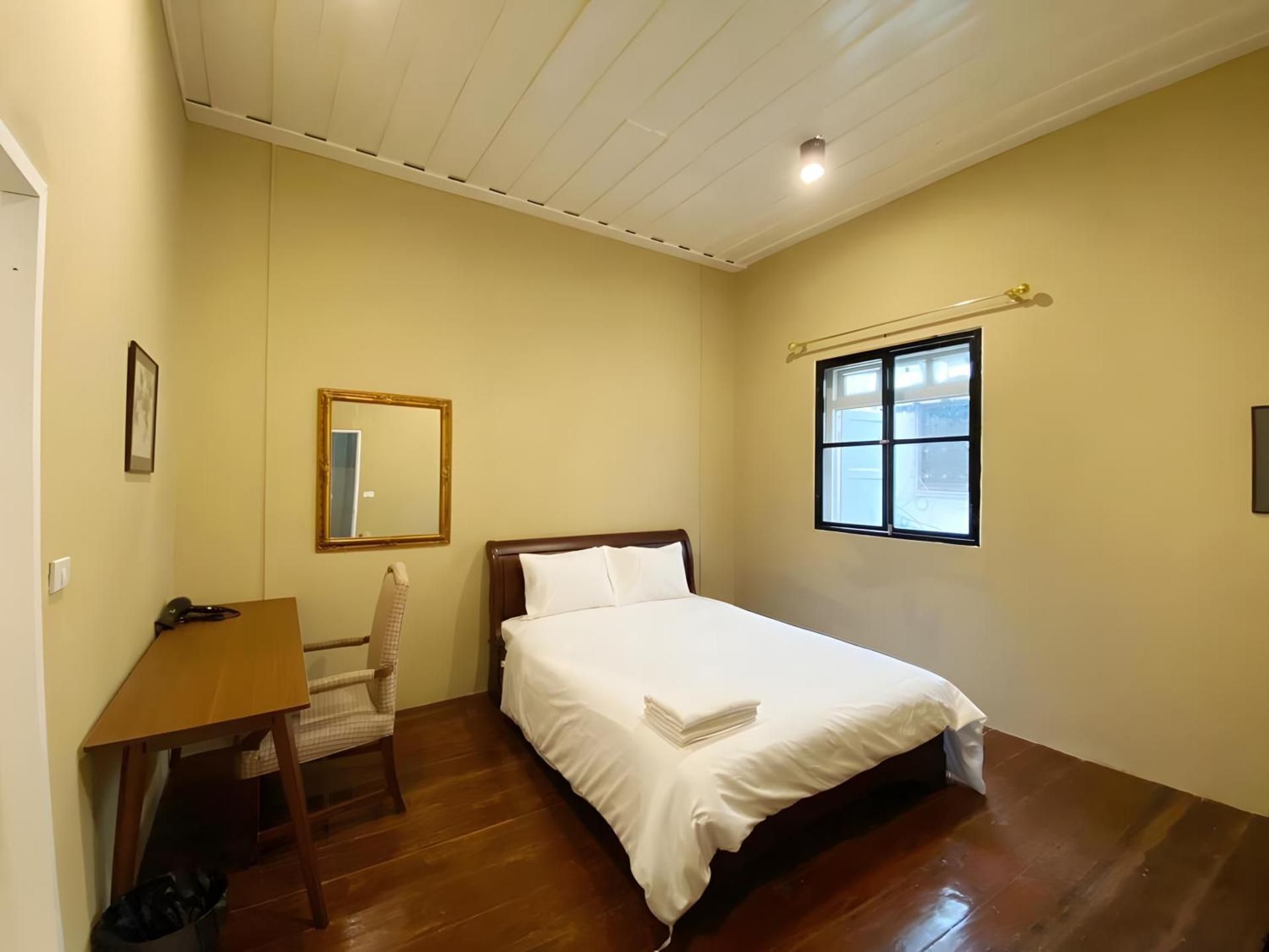 Deluxe Queen Studio 