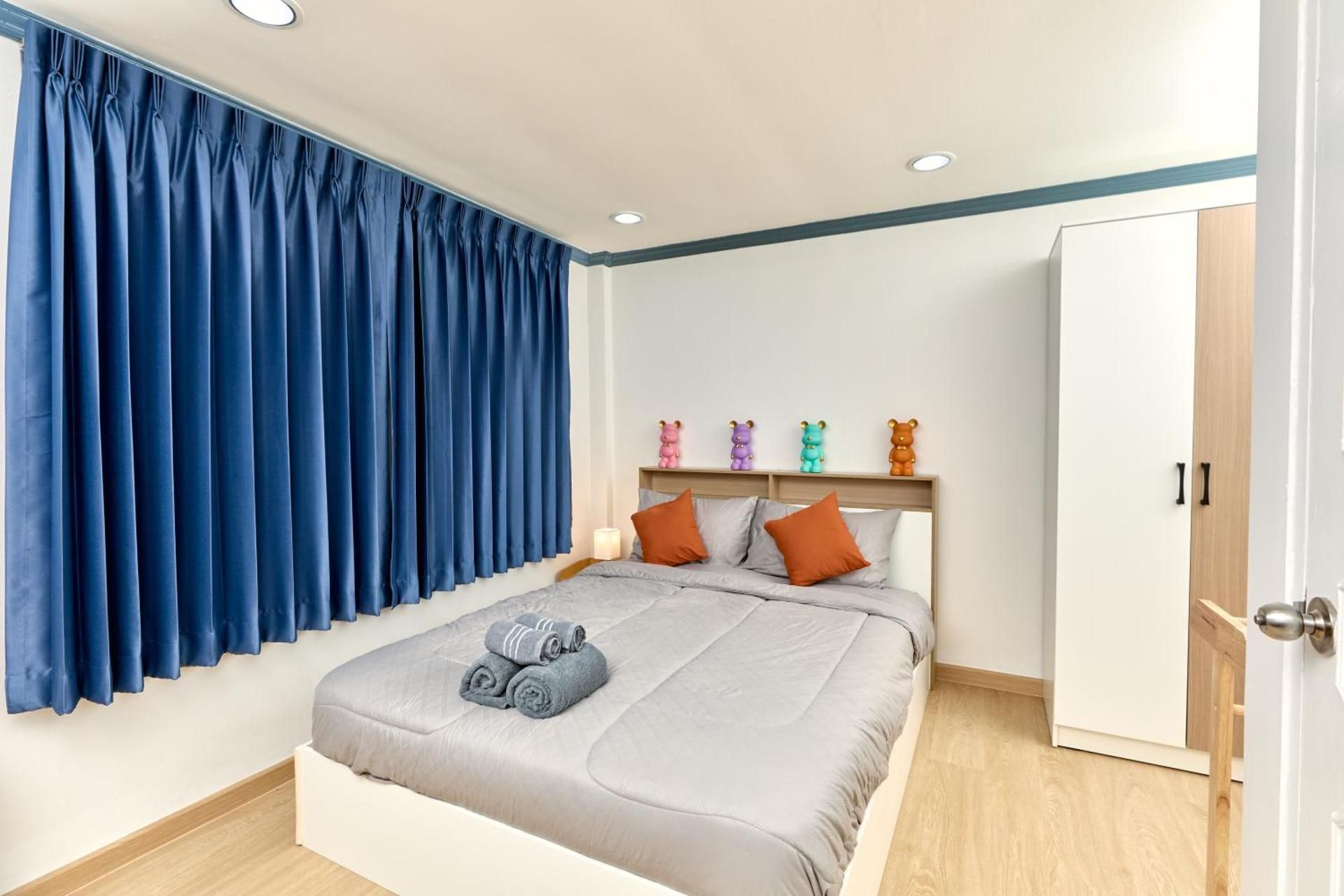Classic One-Bedroom Apartment with King Bed