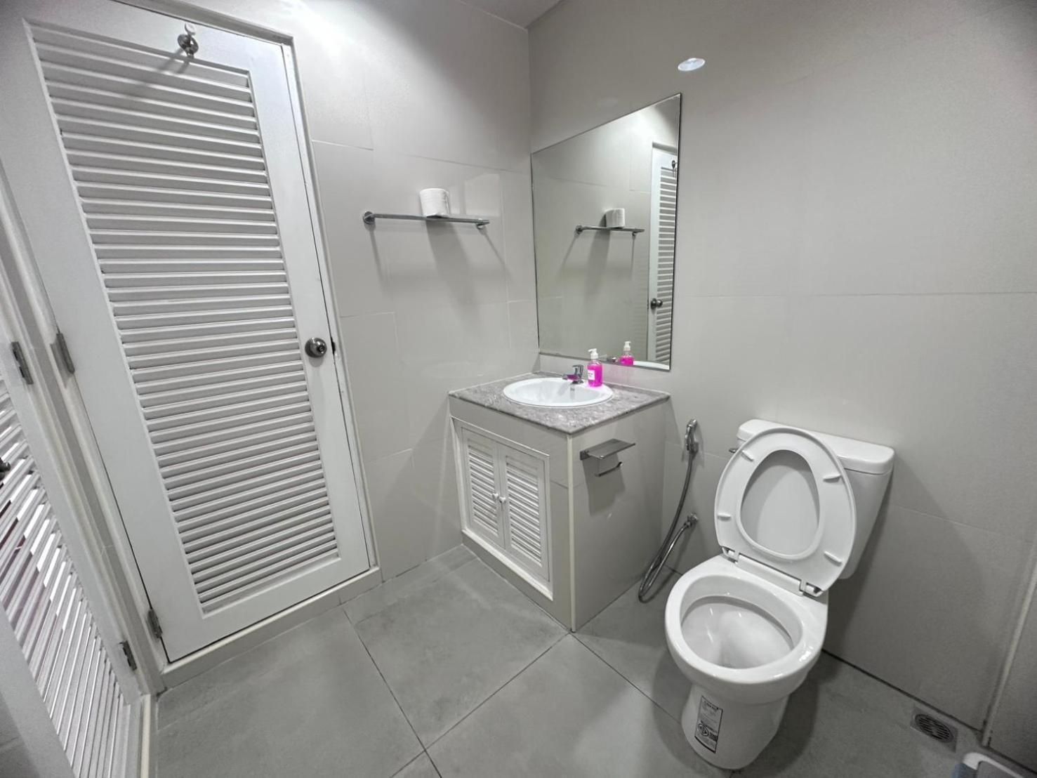 Classic One-Bedroom Apartment with King Bed