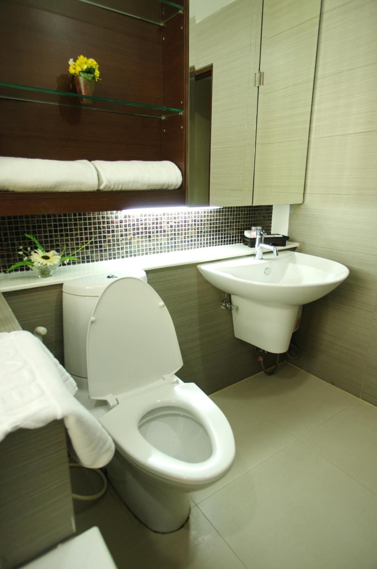Deluxe One-Bedroom Apartment