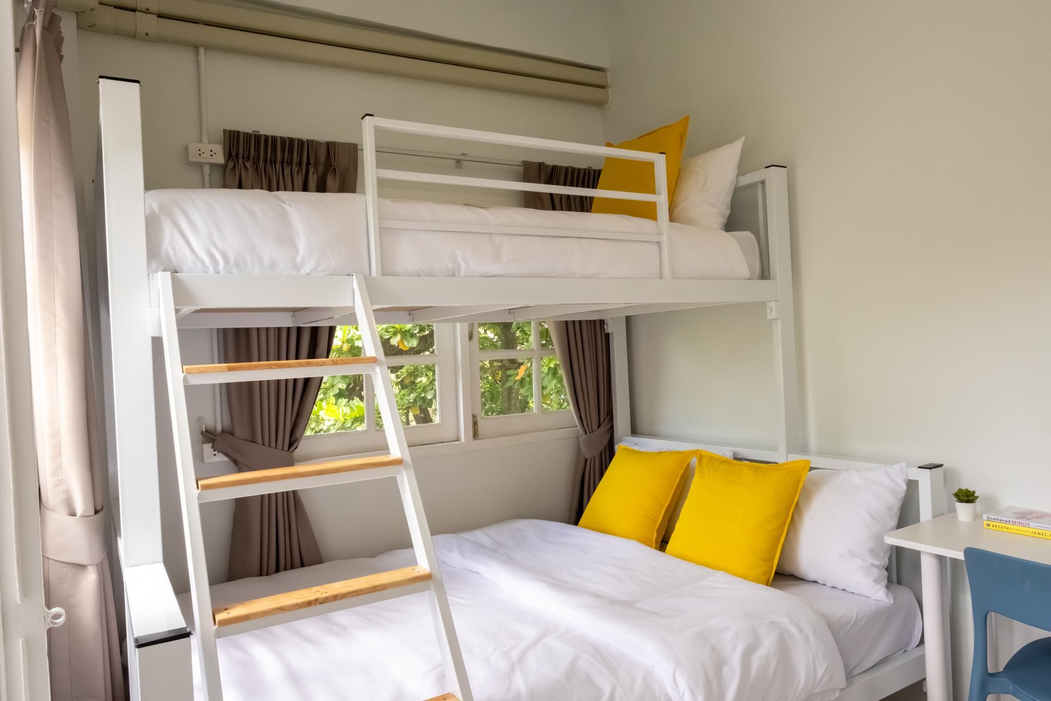 Three Bedroom Apartment with Balcony