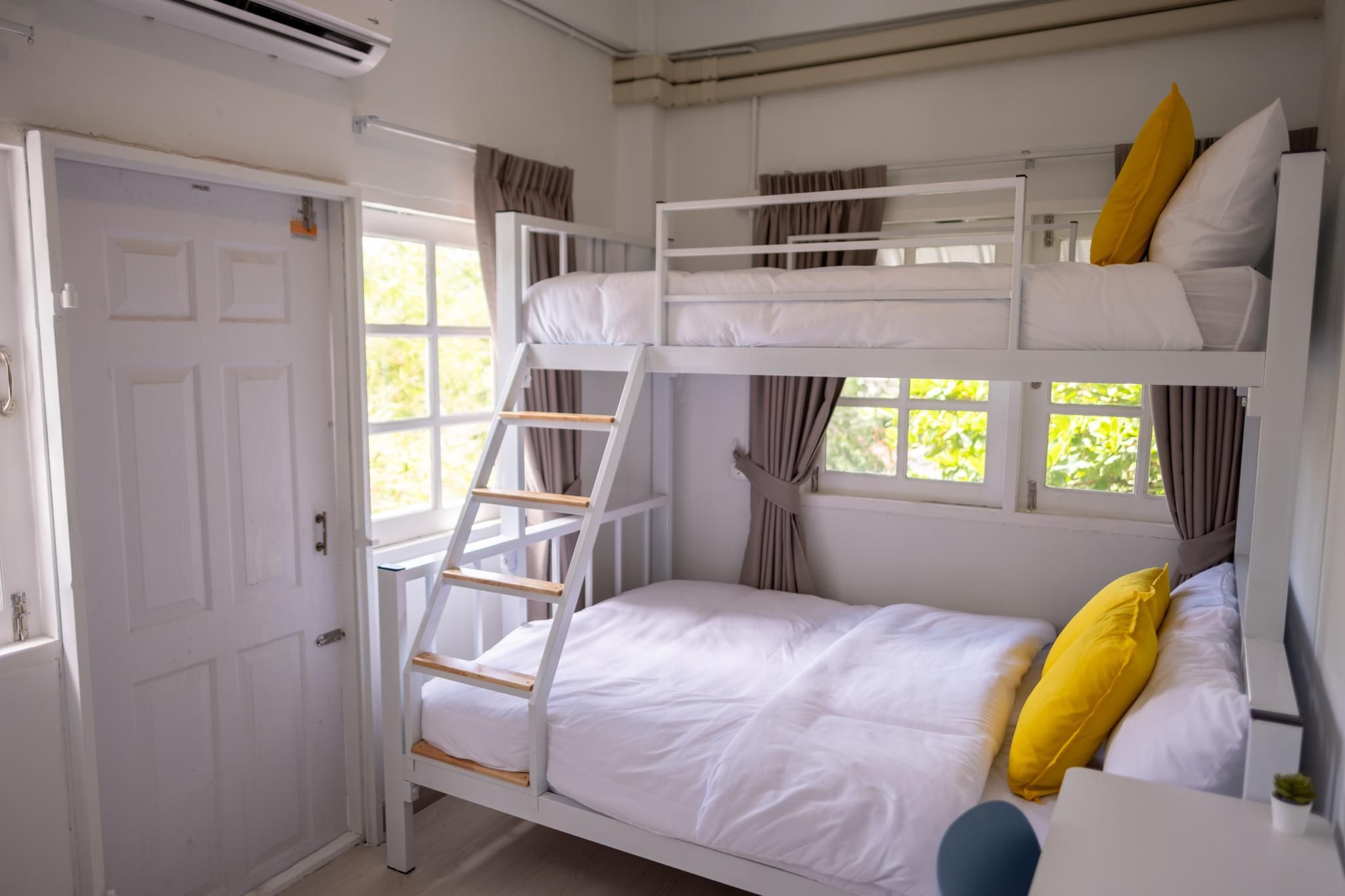 Three Bedroom Apartment with Balcony