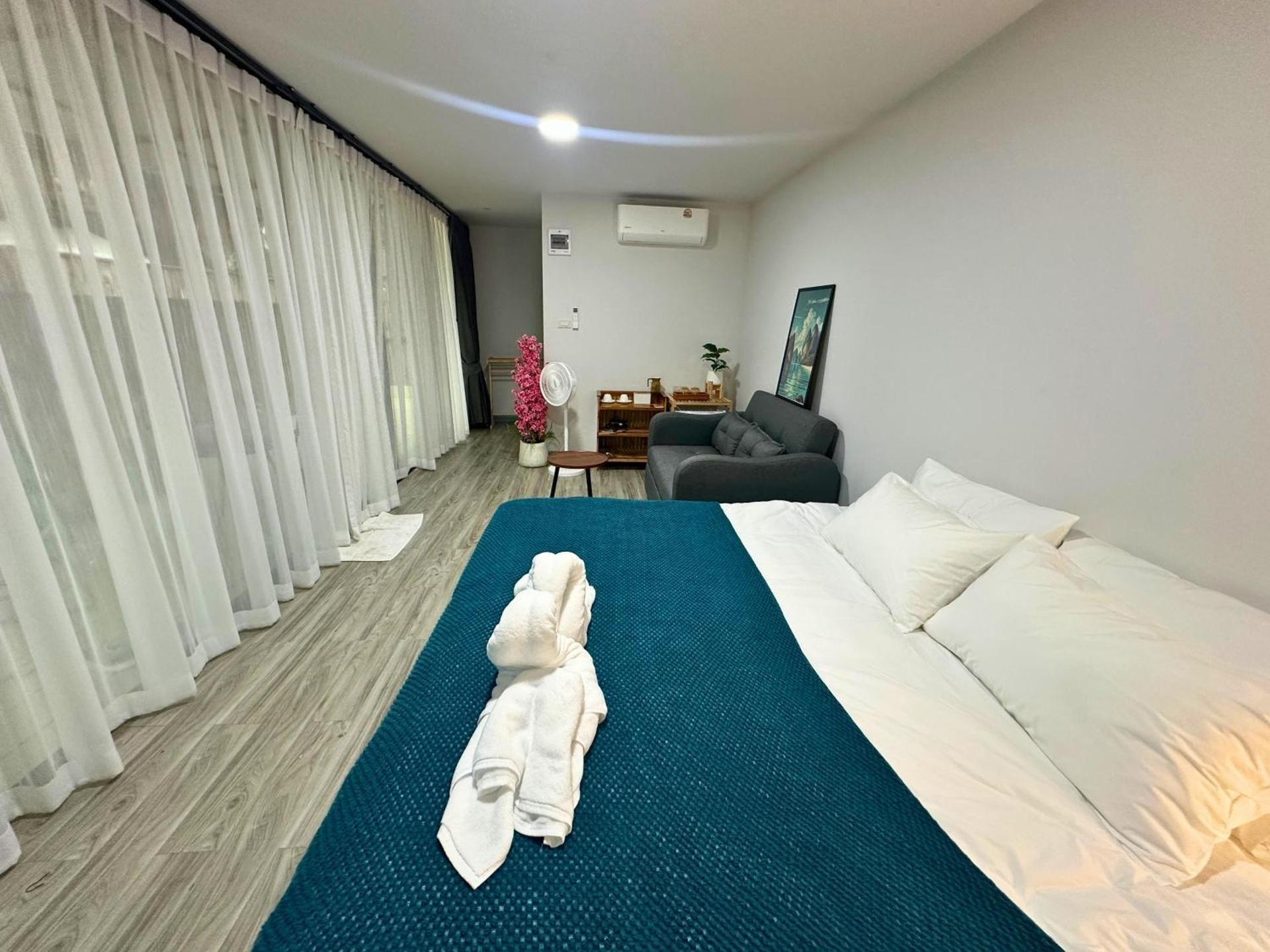 Deluxe King Room