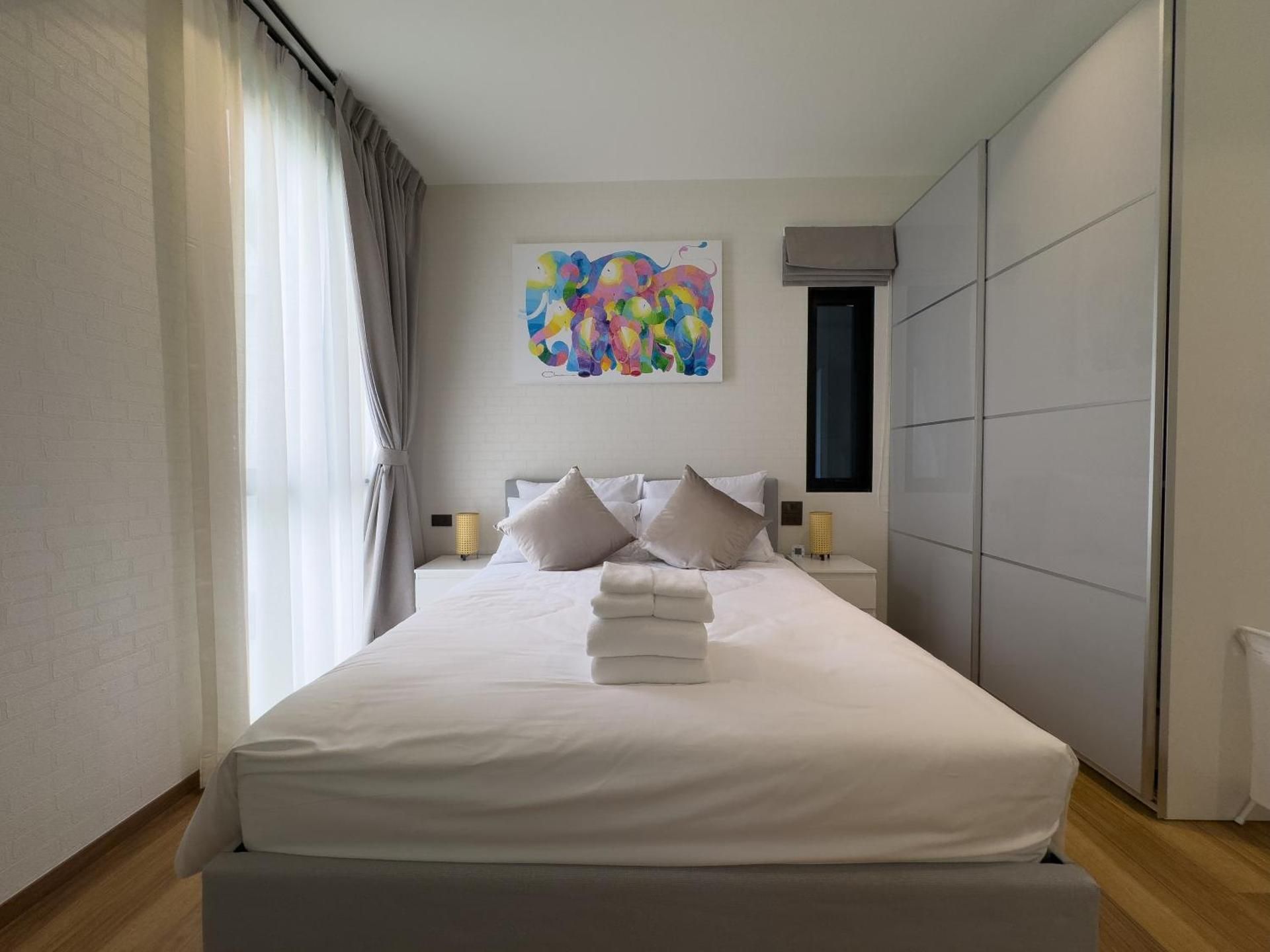 Title Halo by EIE ASSIA Large Double Room