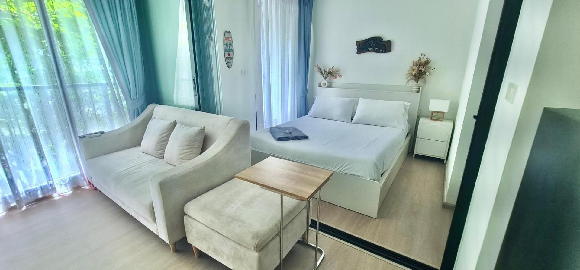 Studio in Boat Avenue One-Bedroom Apartment