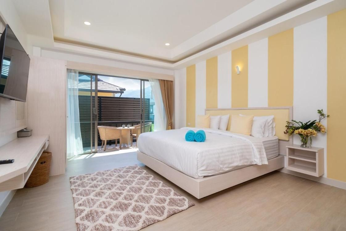 Private Villas Bangtao Three-Bedroom Villa