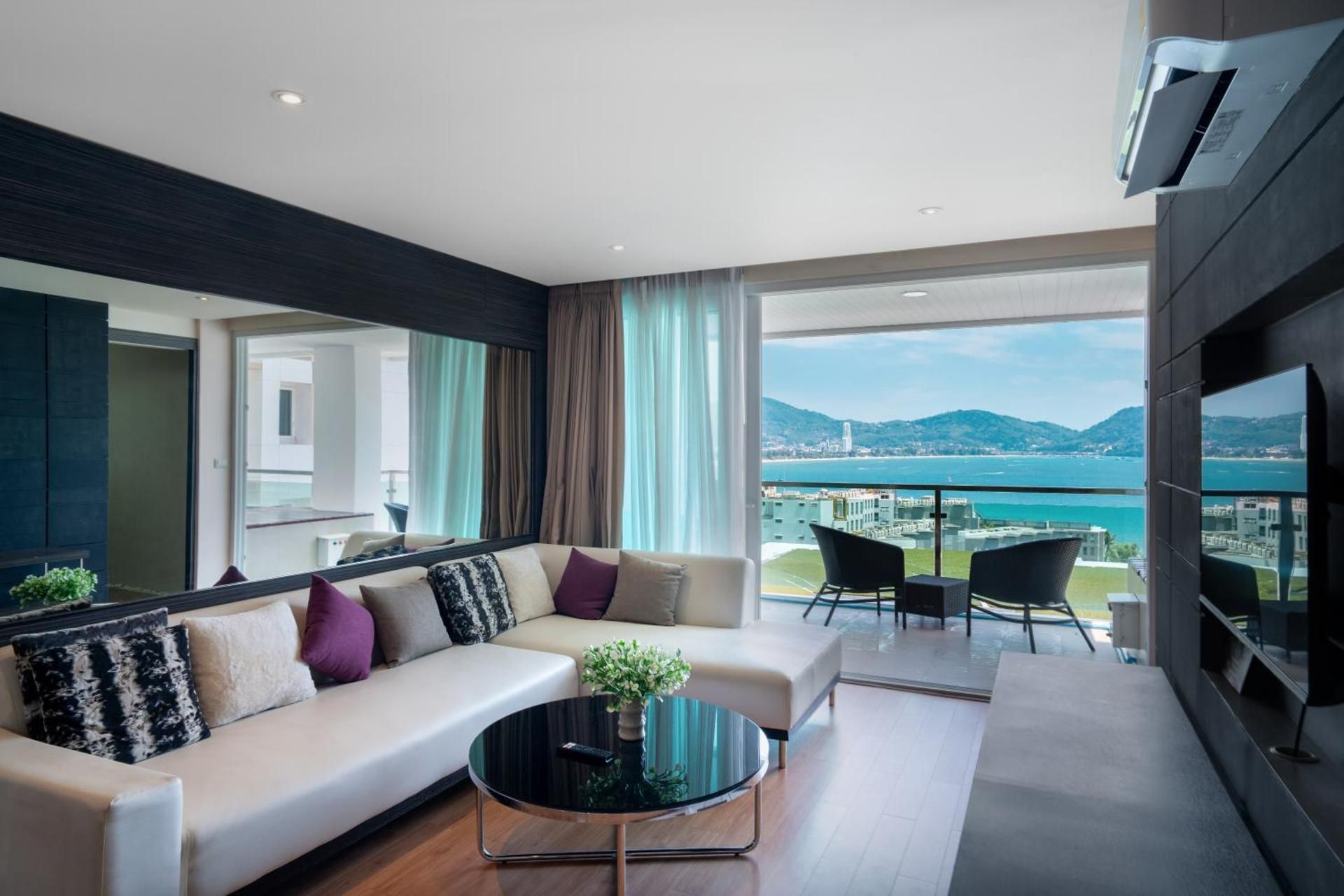 Two-Bedroom Deluxe Apartment