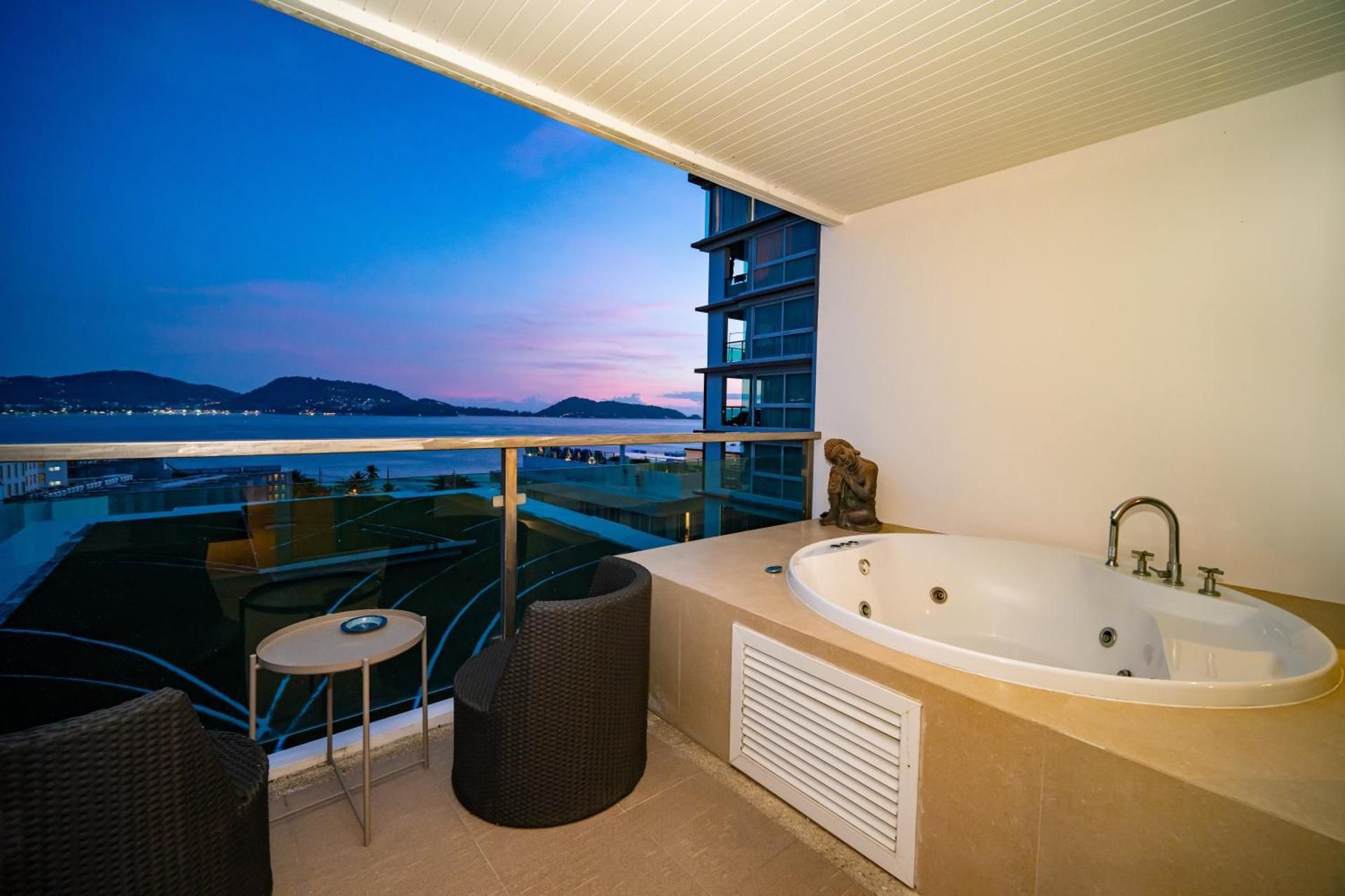 Two-Bedroom Apartment with Balcony and Sea View