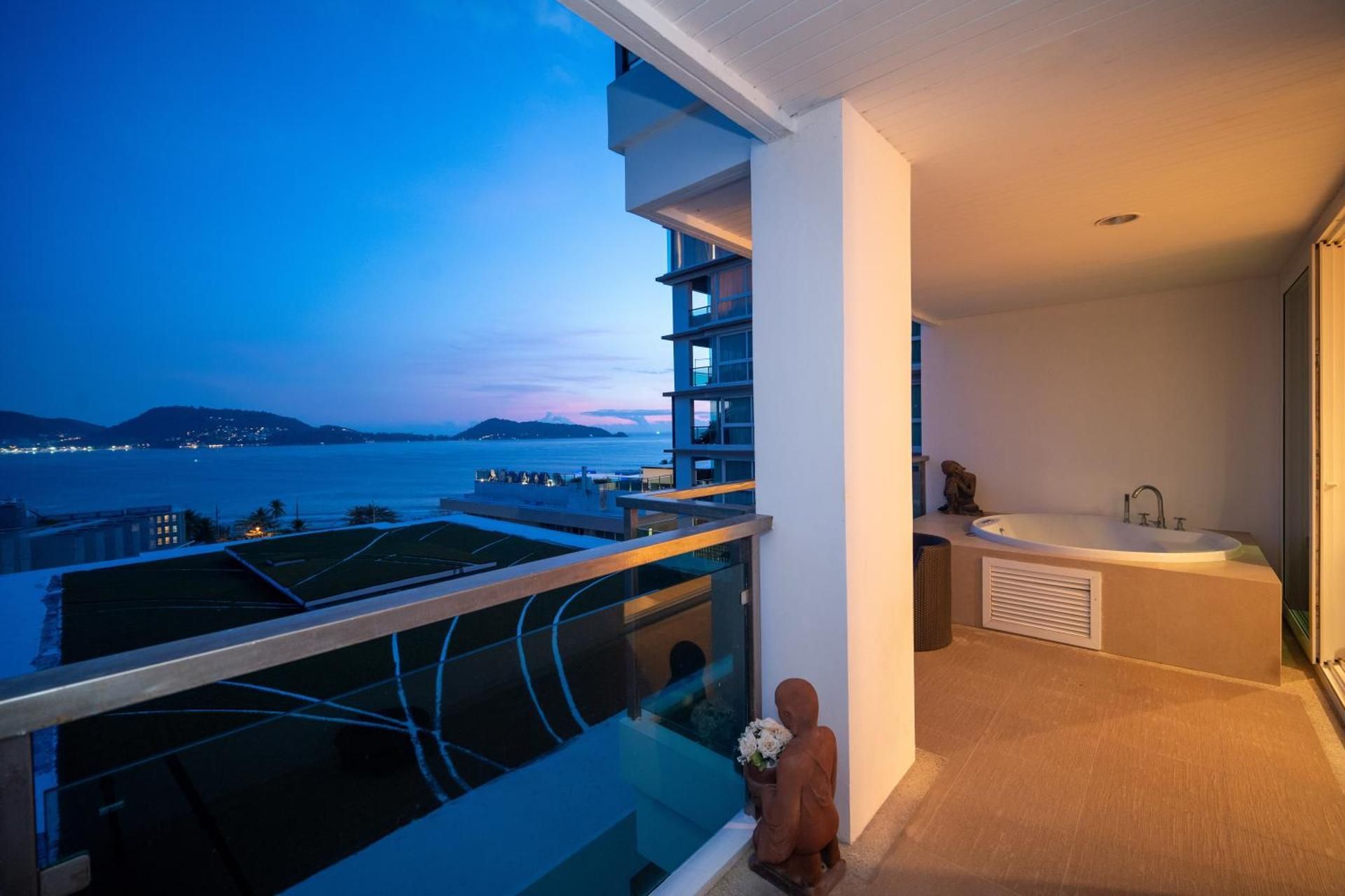 Two-Bedroom Apartment with Balcony and Sea View
