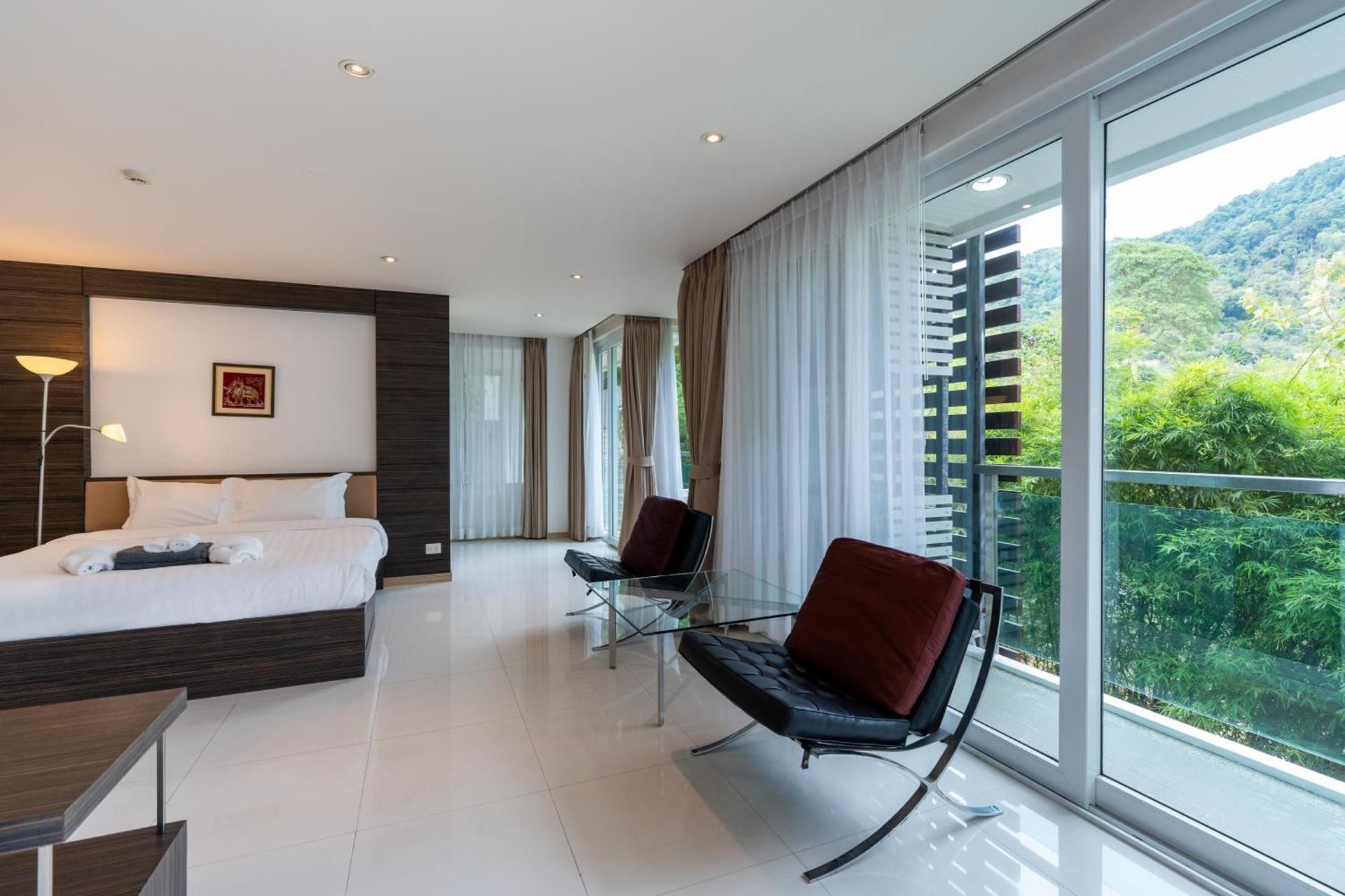 Three-Bedroom Deluxe Apartment