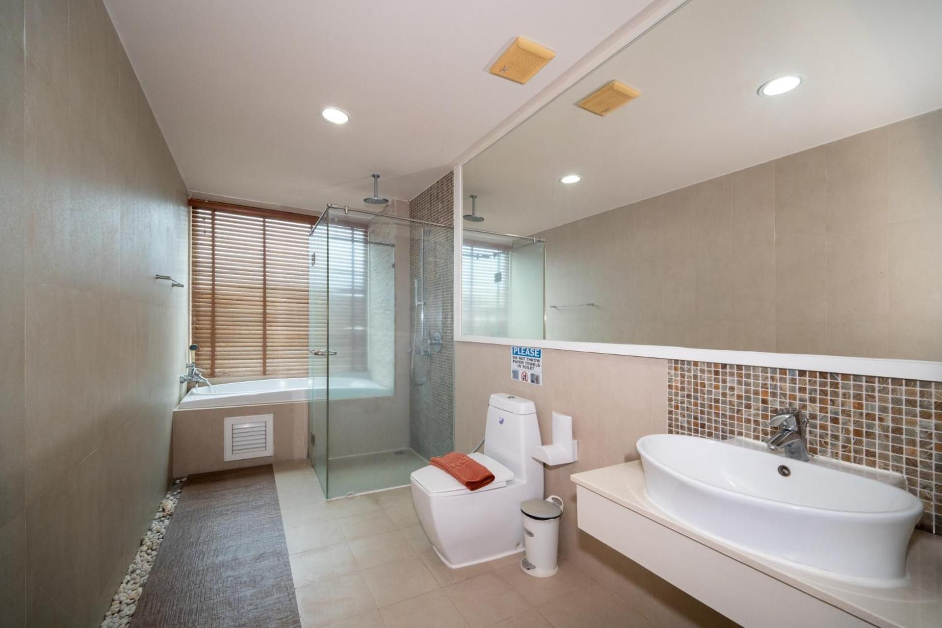 Three-Bedroom Deluxe Apartment
