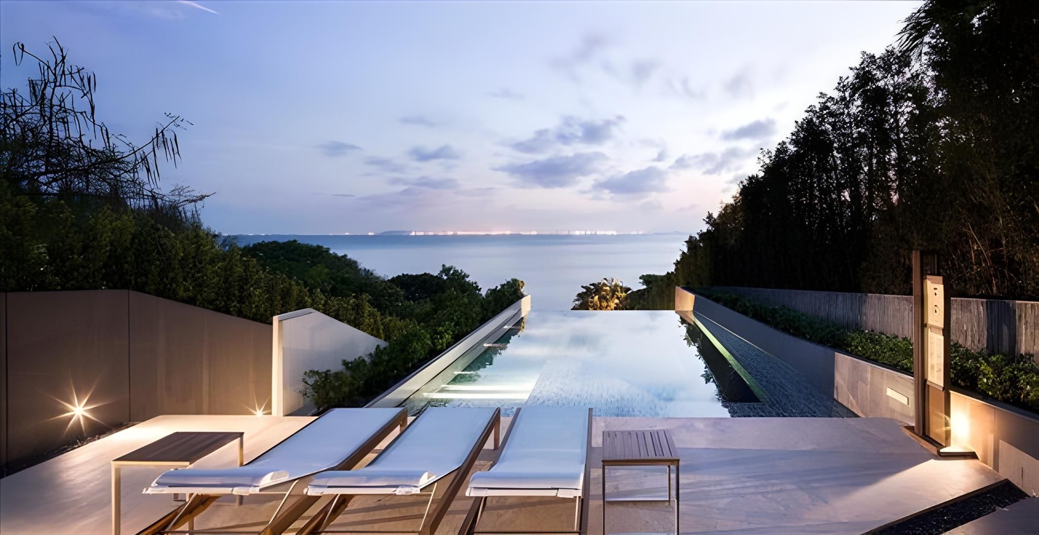 swimming pool [outdoor]