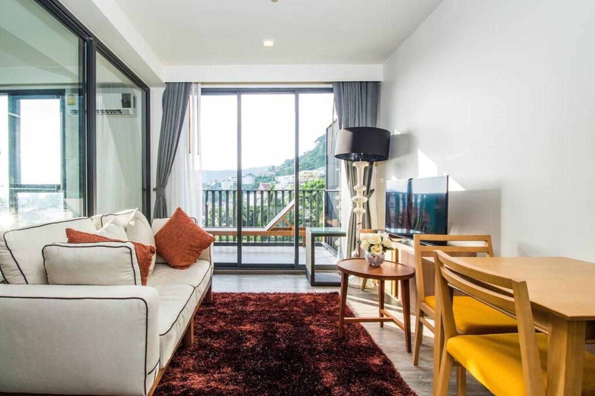 The Deck Condo Patong by VIP Studio with Balcony 3