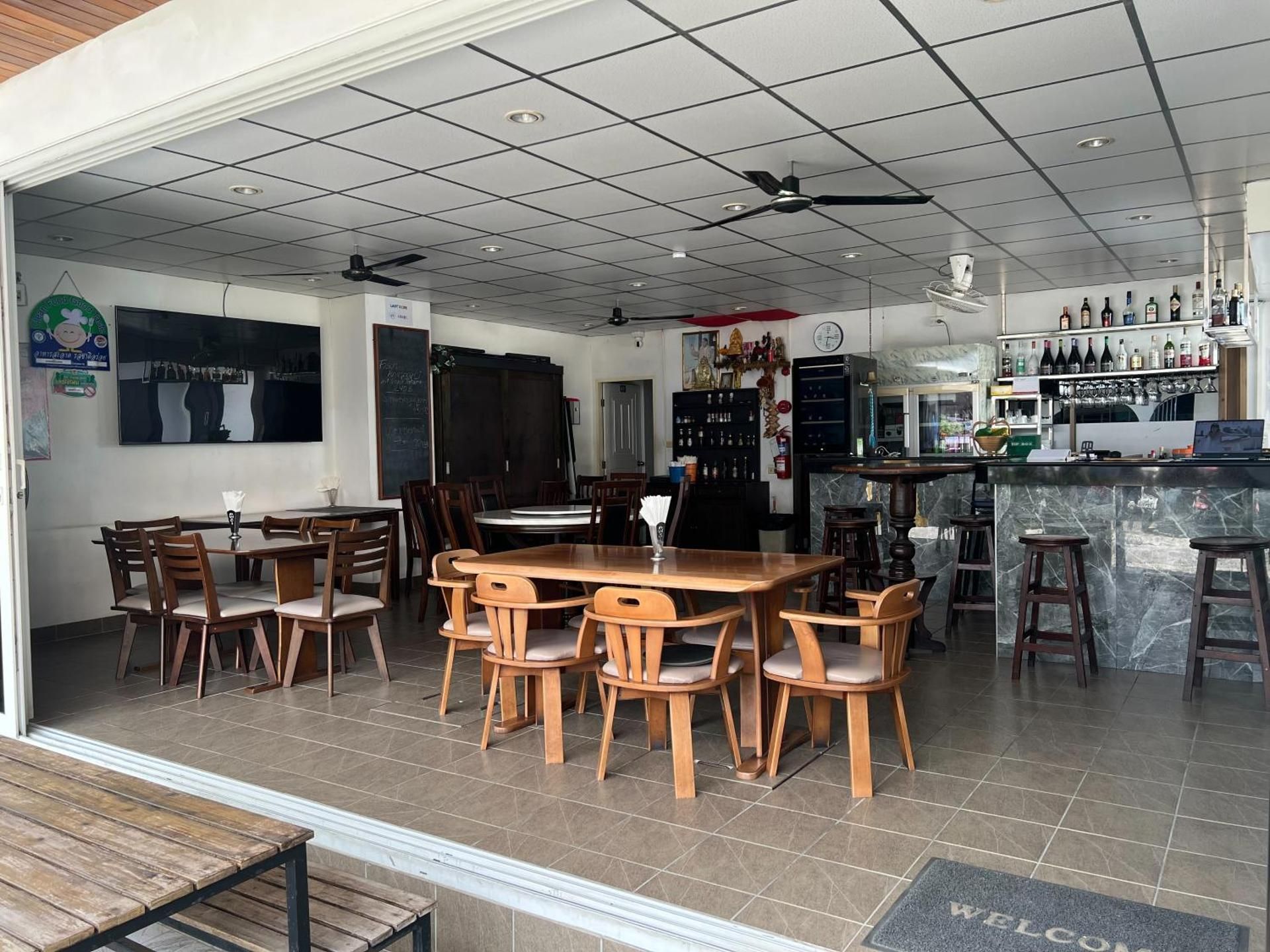 shared lounge/tv area