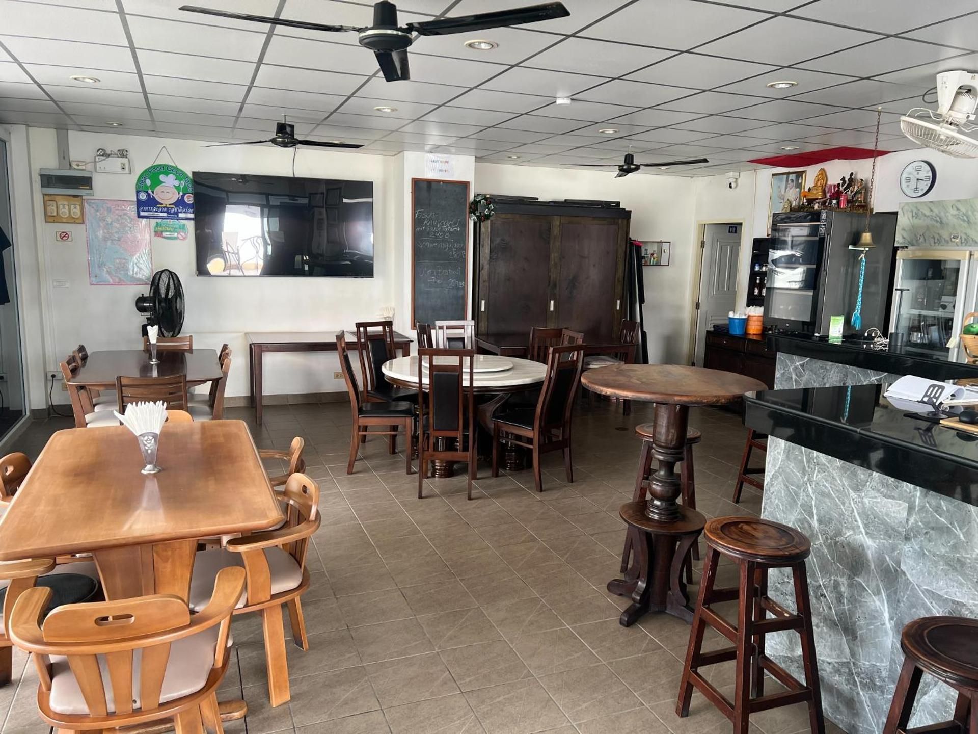 shared lounge/tv area