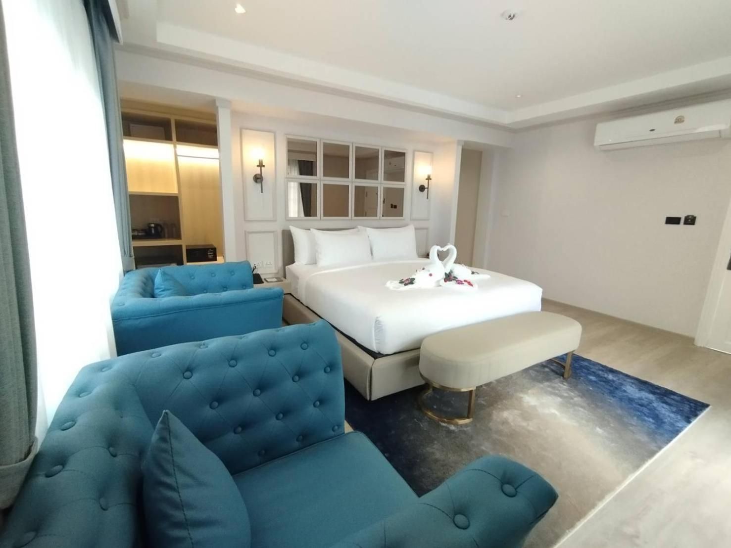 Villa Atchara Hotel Grand Deluxe Double Room 2