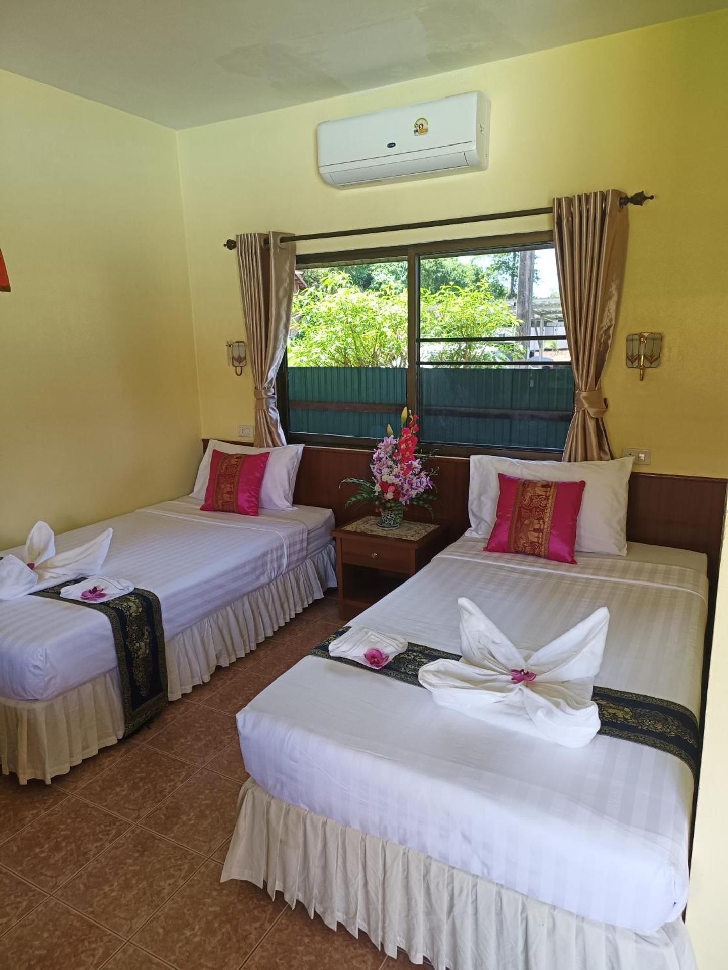 The Golddigger's Resort Deluxe Double or Twin