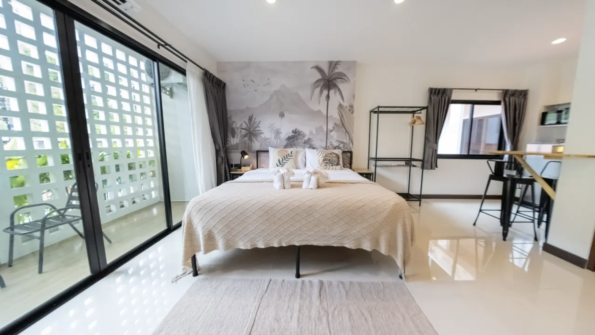 Deluxe Double Room with Street View