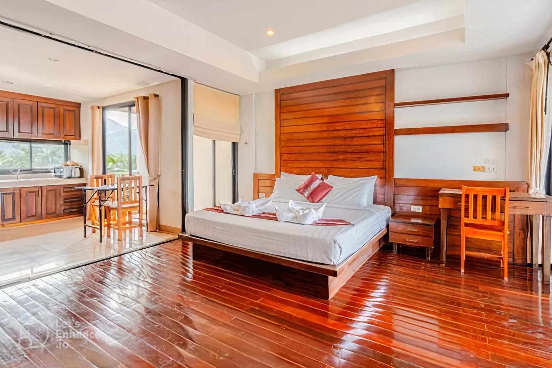 Chaweng Lakeview Condotel Hotel One-Bedroom Apartment with Balcony
