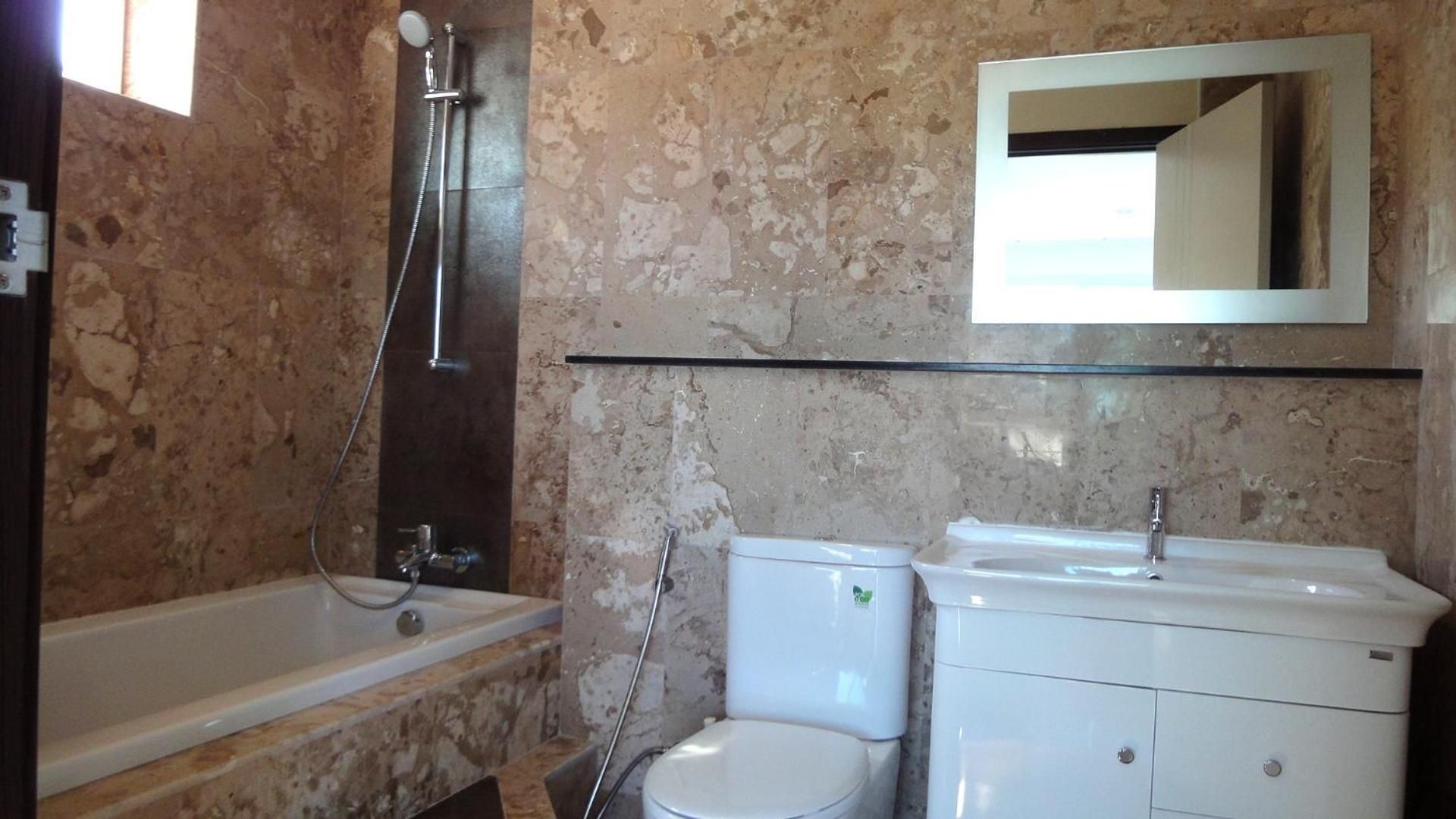 Apartment with Pool View 