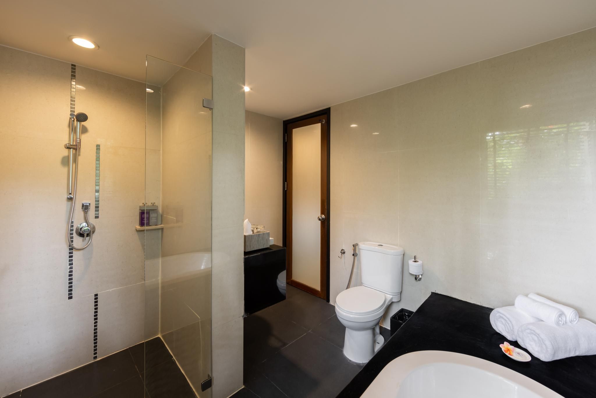 Riverside Suite with Bathtub