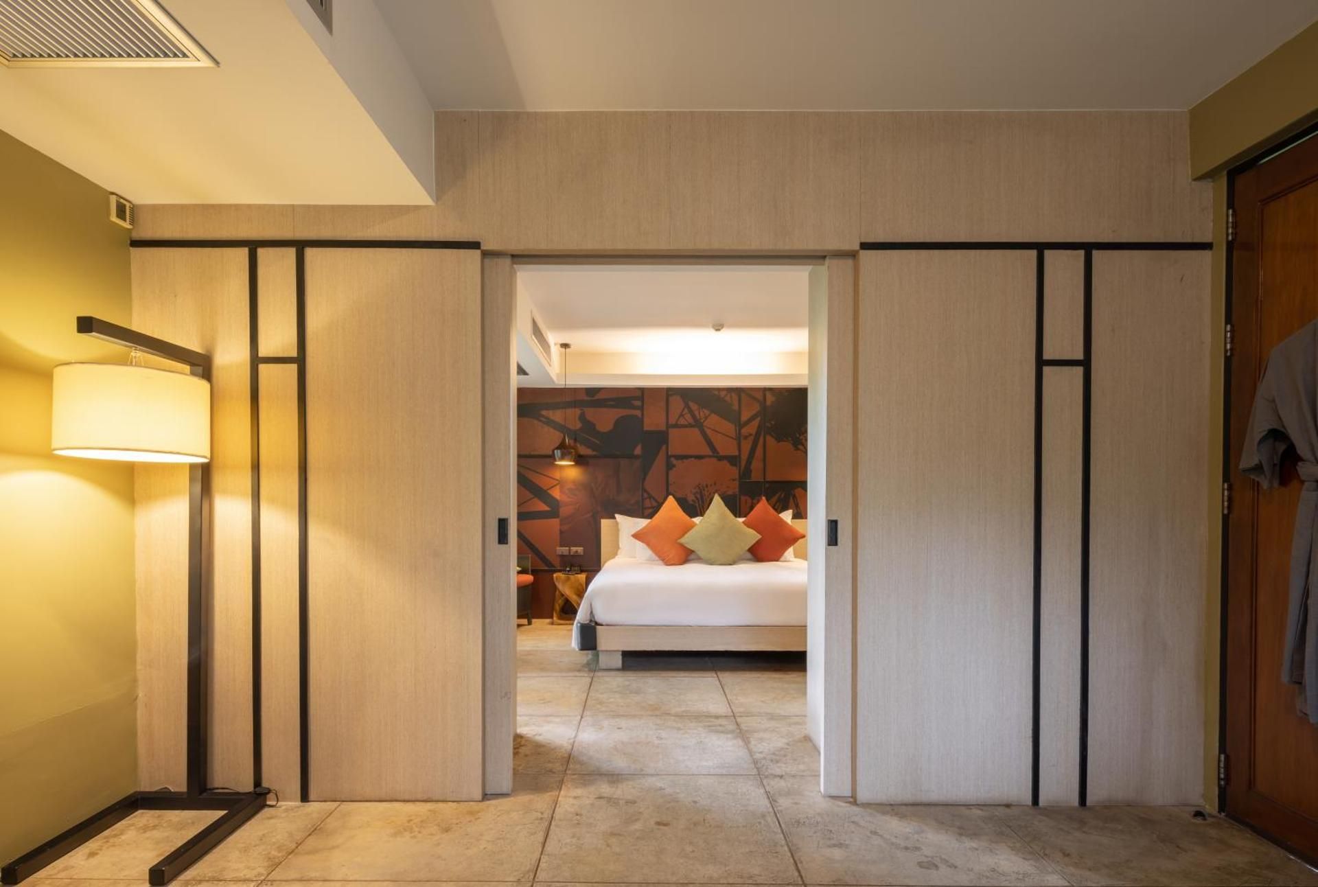 Riverside Suite with Bathtub ( 24 hours Use of Room )