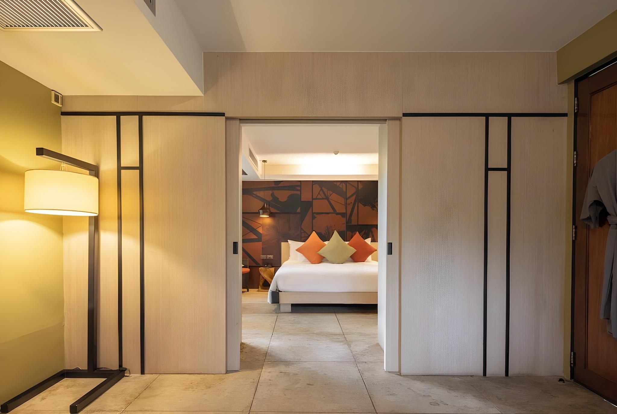 Riverside Suite with Bathtub