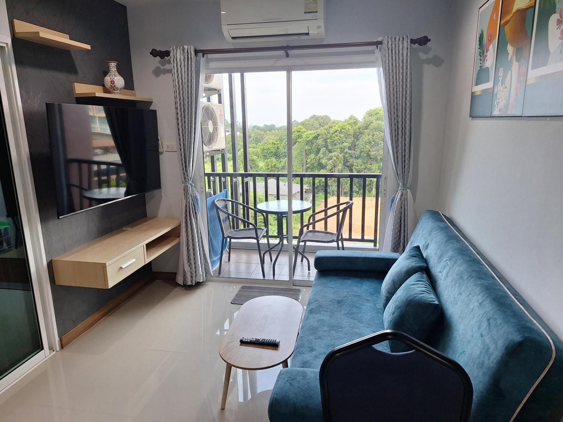 One-Bedroom Apartment with Sea View and Balcony