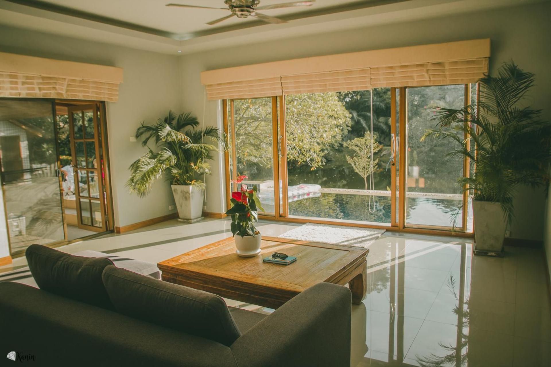 Villa with Garden View