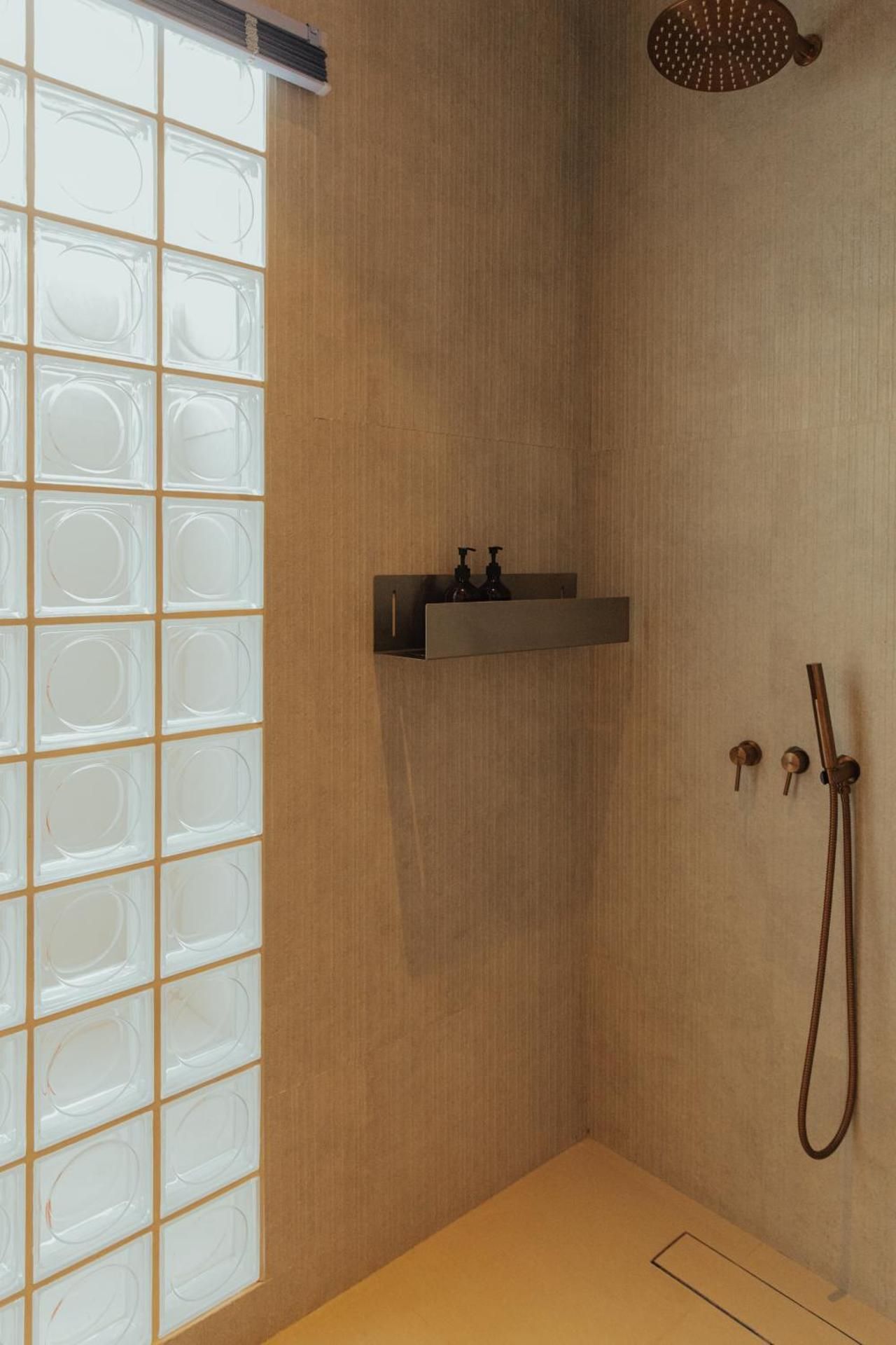 Arthit Resort Koh larn Standard King Room with Balcony 3