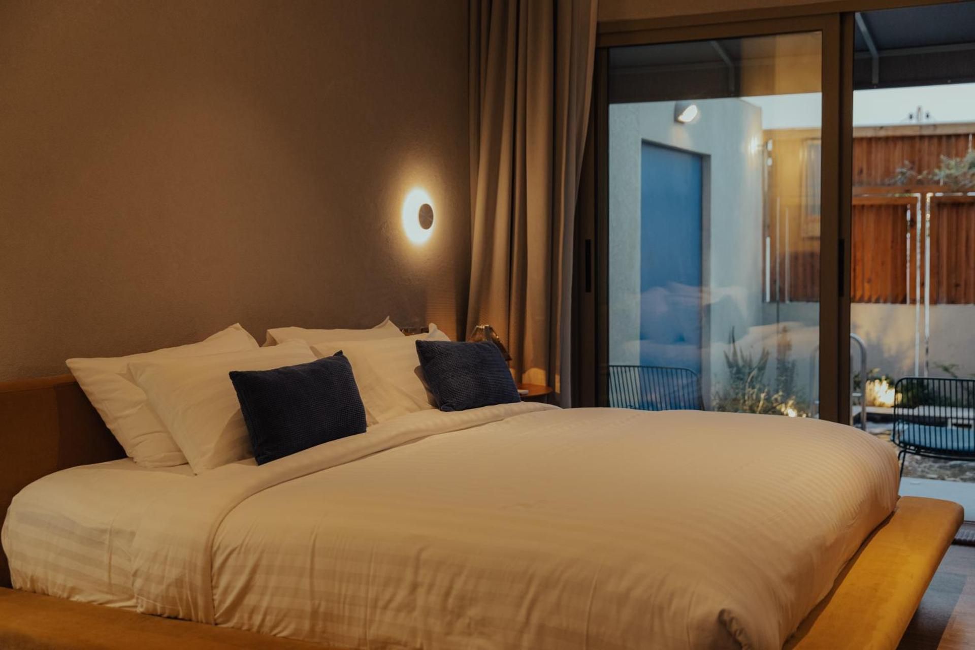 Arthit Resort Koh larn Standard King Room with Balcony