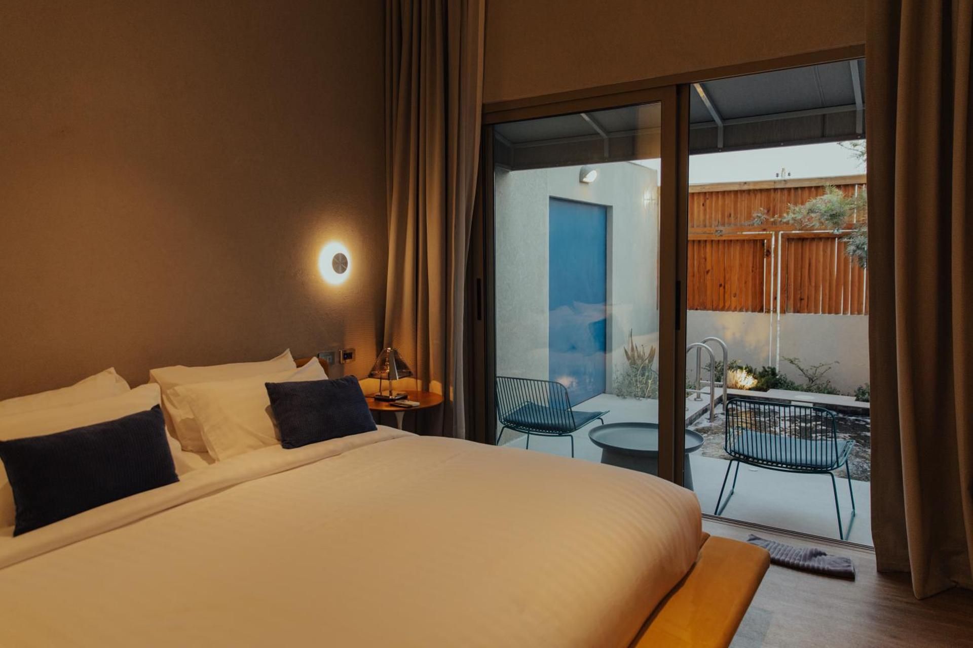 Arthit Resort Koh larn Standard King Room with Balcony 2