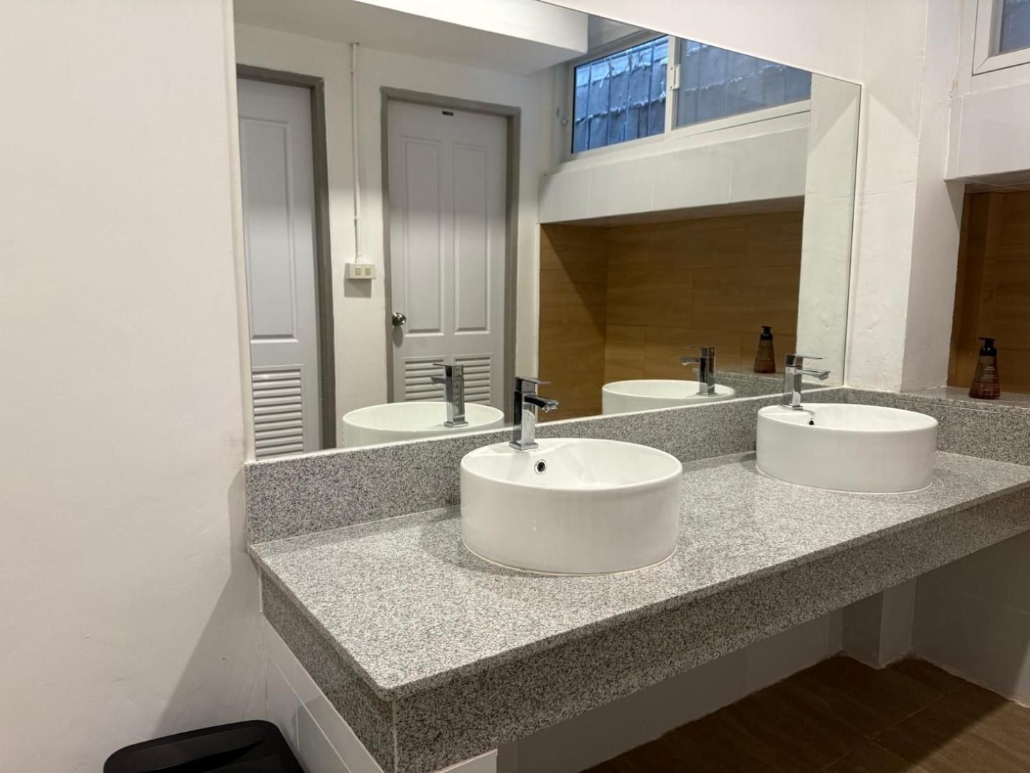 Central Pattaya Hostel Bed in 10-Bed Mixed Dormitory Room 3